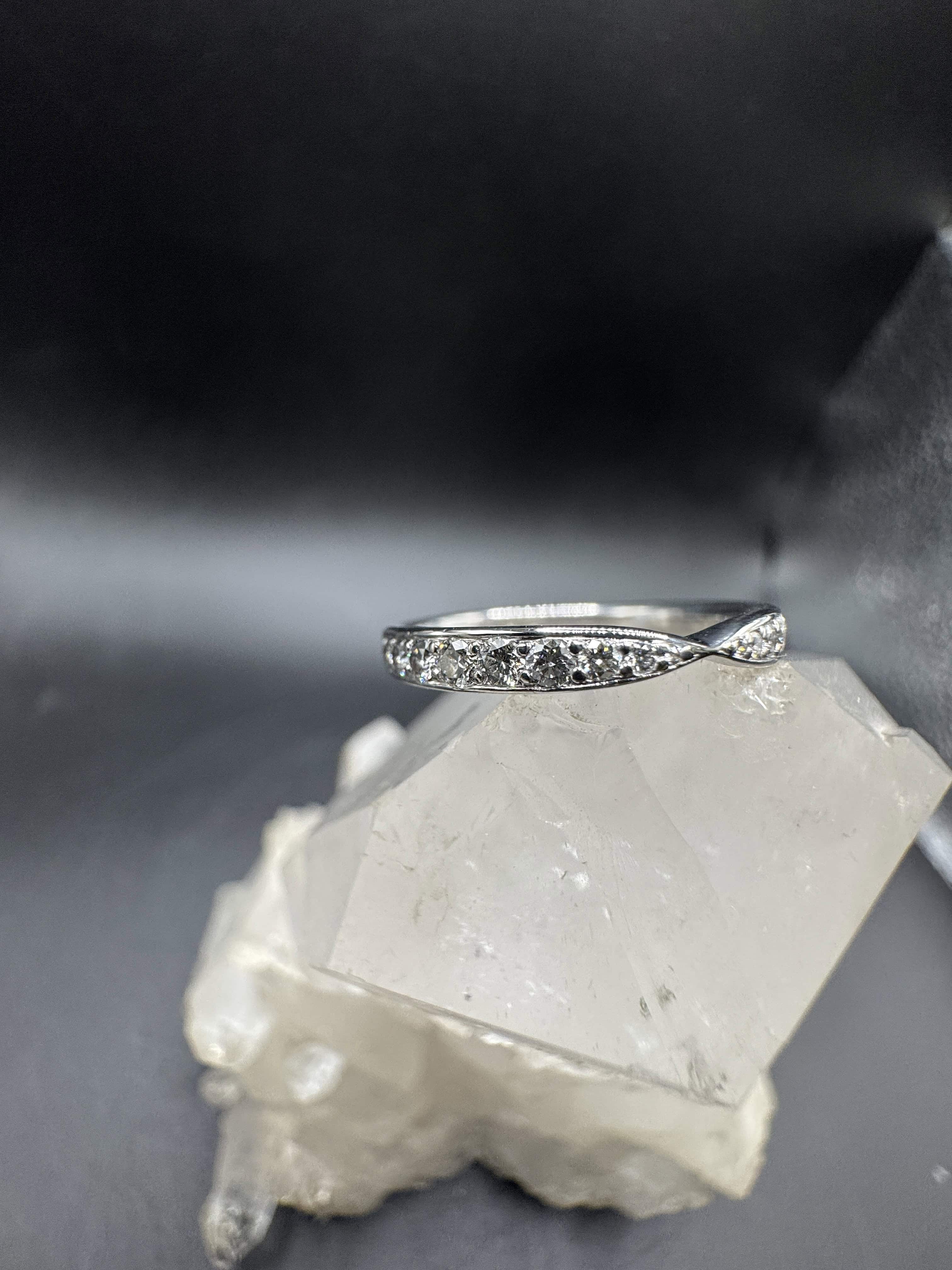 Edler Tiffany Harmony Ring in 950er Platin mit Brillanten