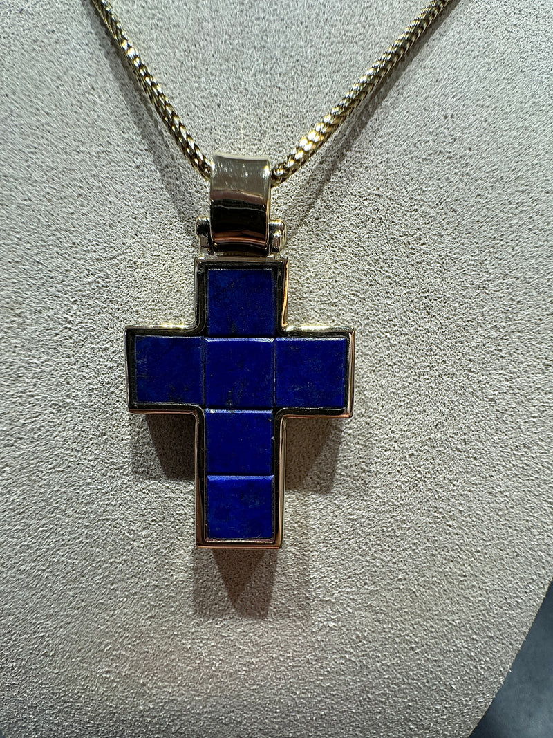 Solid cross in 18 carat yellow gold with fine lapis lazuli - handcrafted