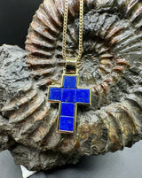 Solid cross in 18 carat yellow gold with fine lapis lazuli - handcrafted