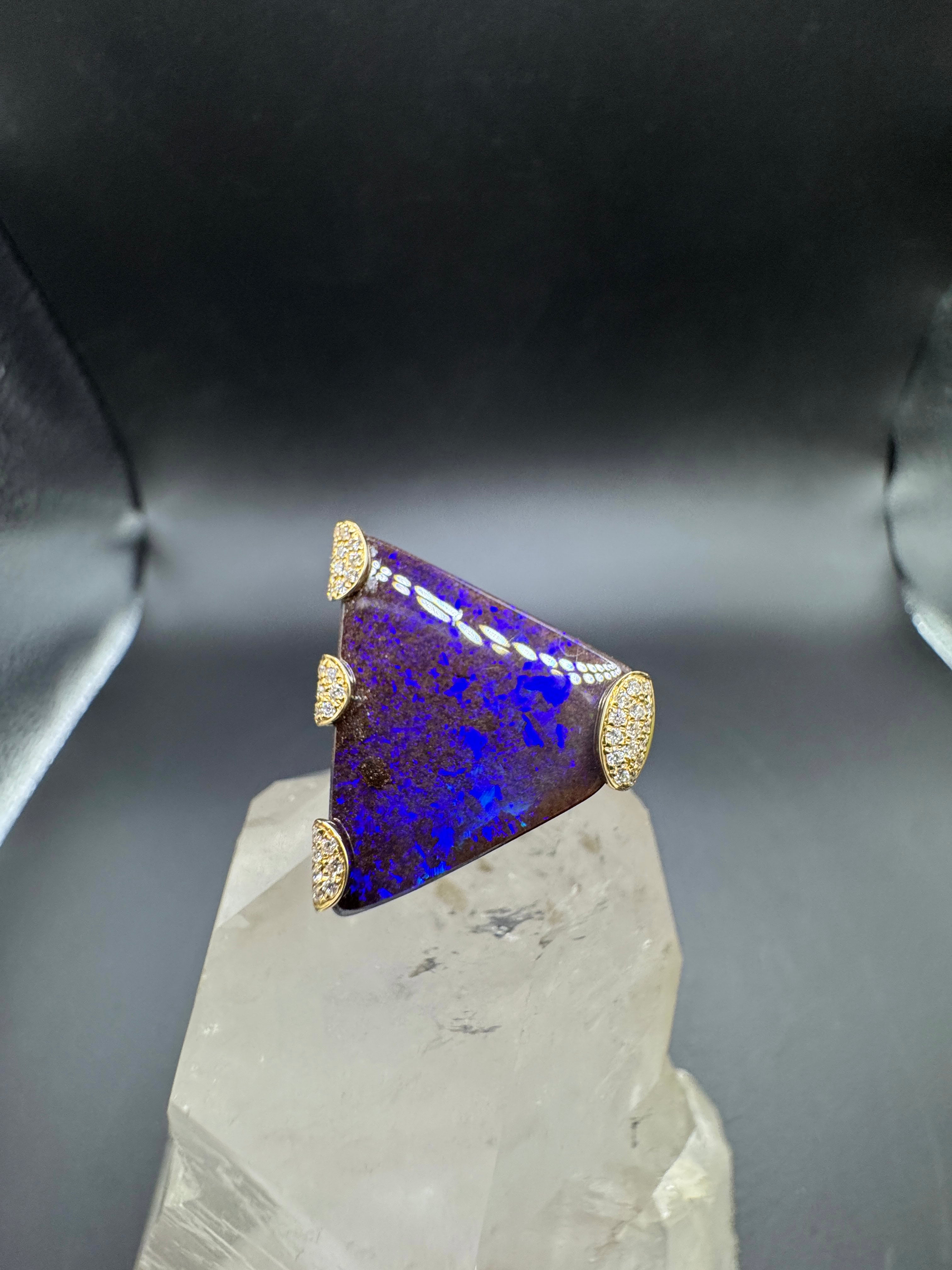 Edler Ring in 18 Karat Gelbgold mit Boulderopal & Brillanten