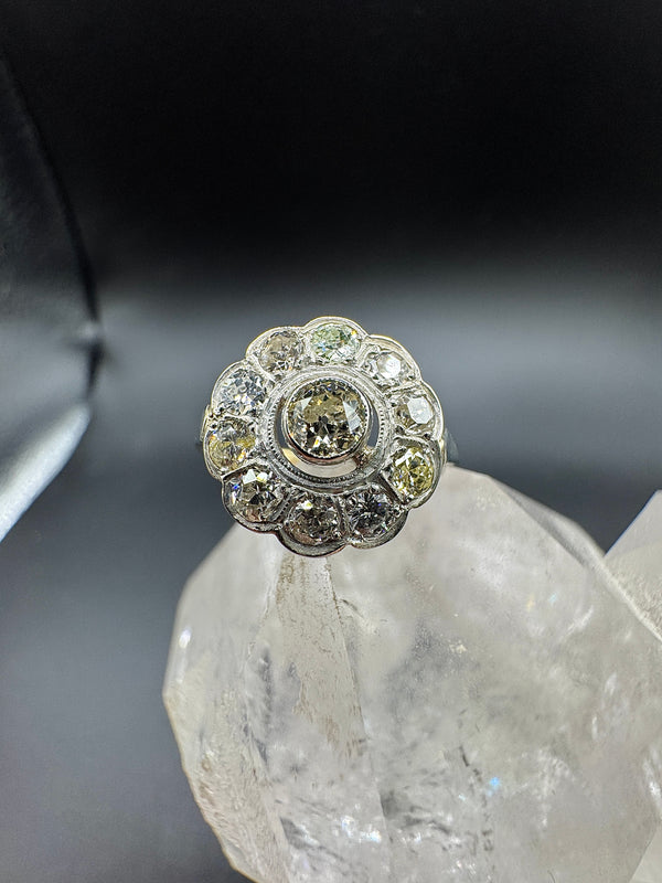 Lebhafter Art-Déco-Ring in 14 Karat Gelb- & Weißgold mit Diamanten