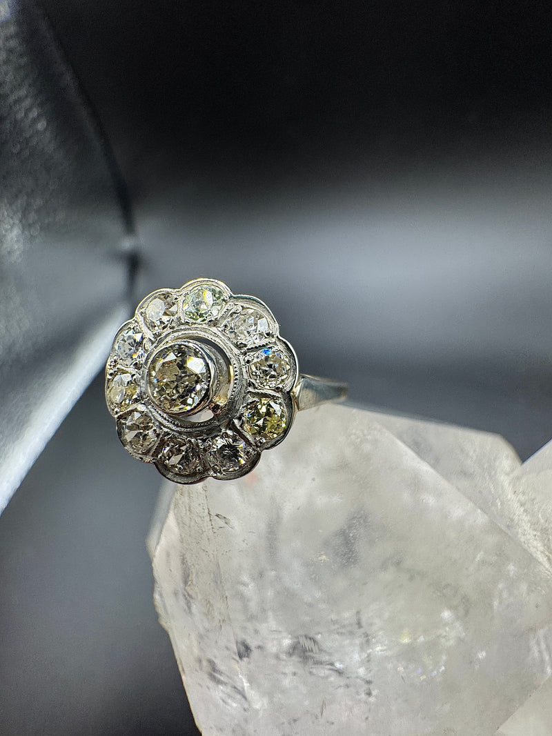 Lebhafter Art-Déco-Ring in 14 Karat Gelb- & Weißgold mit Diamanten