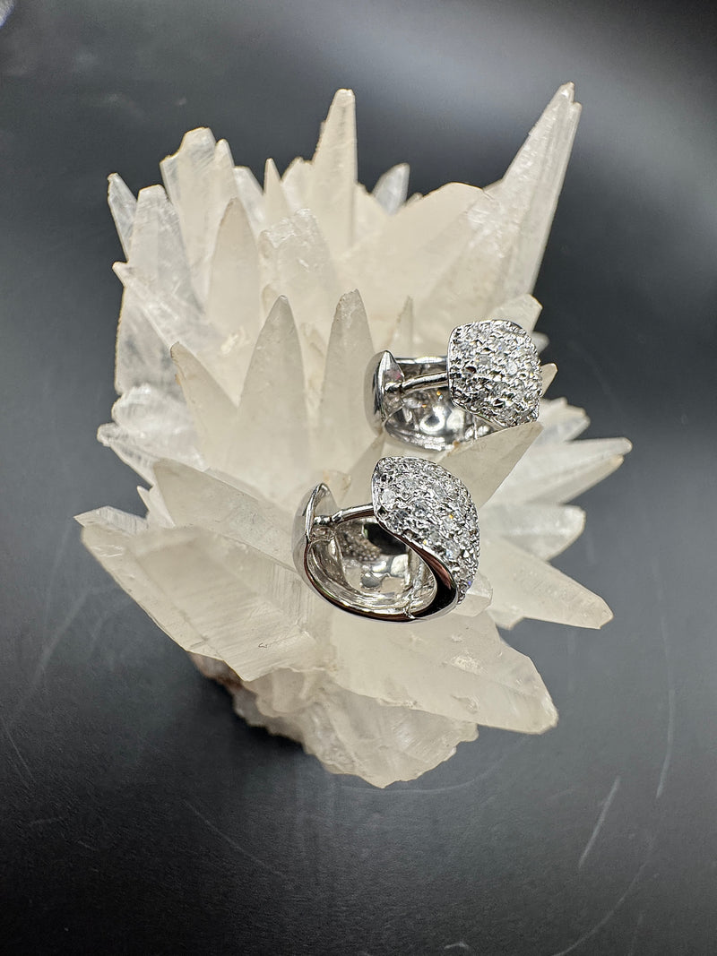 Edle Kreolen in 18 Karat Weißgold ausgefasst mit 76 Diamanten