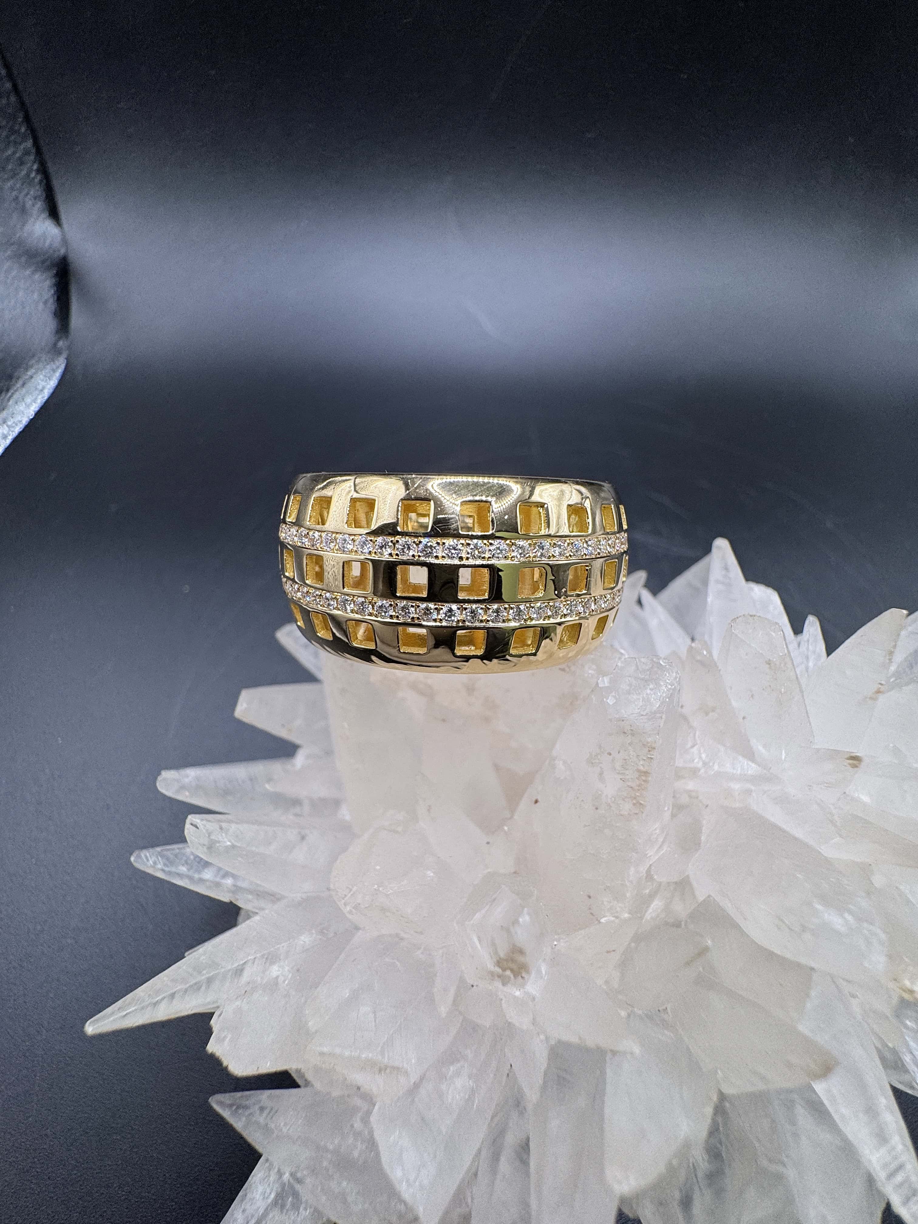 Riesiger Memory Ring in 18 Karat Gelbgold mit feinen Brillanten von W. Häring