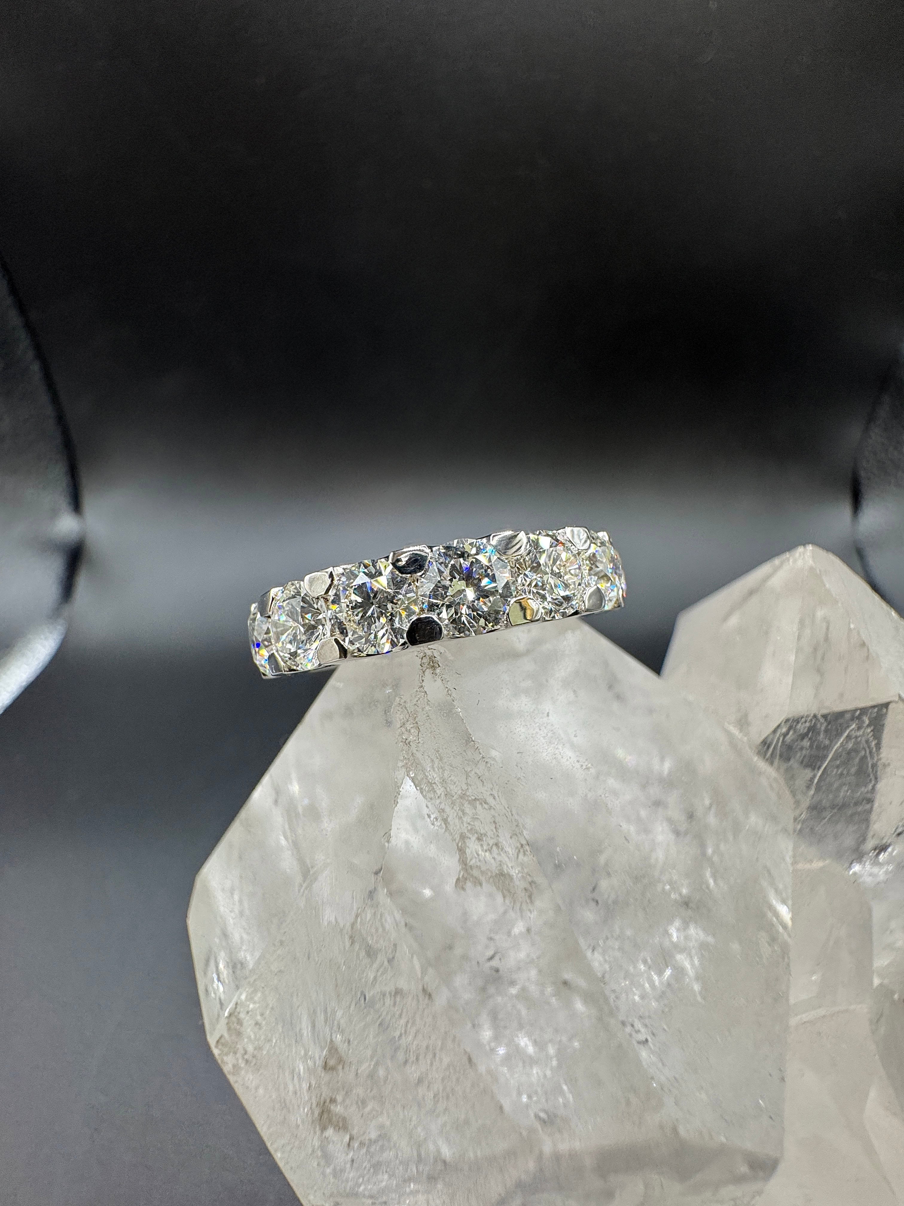 Edler Memory Ring in 18 Karat Weißgold mit 4,90 Karat hochfeinen Brillanten