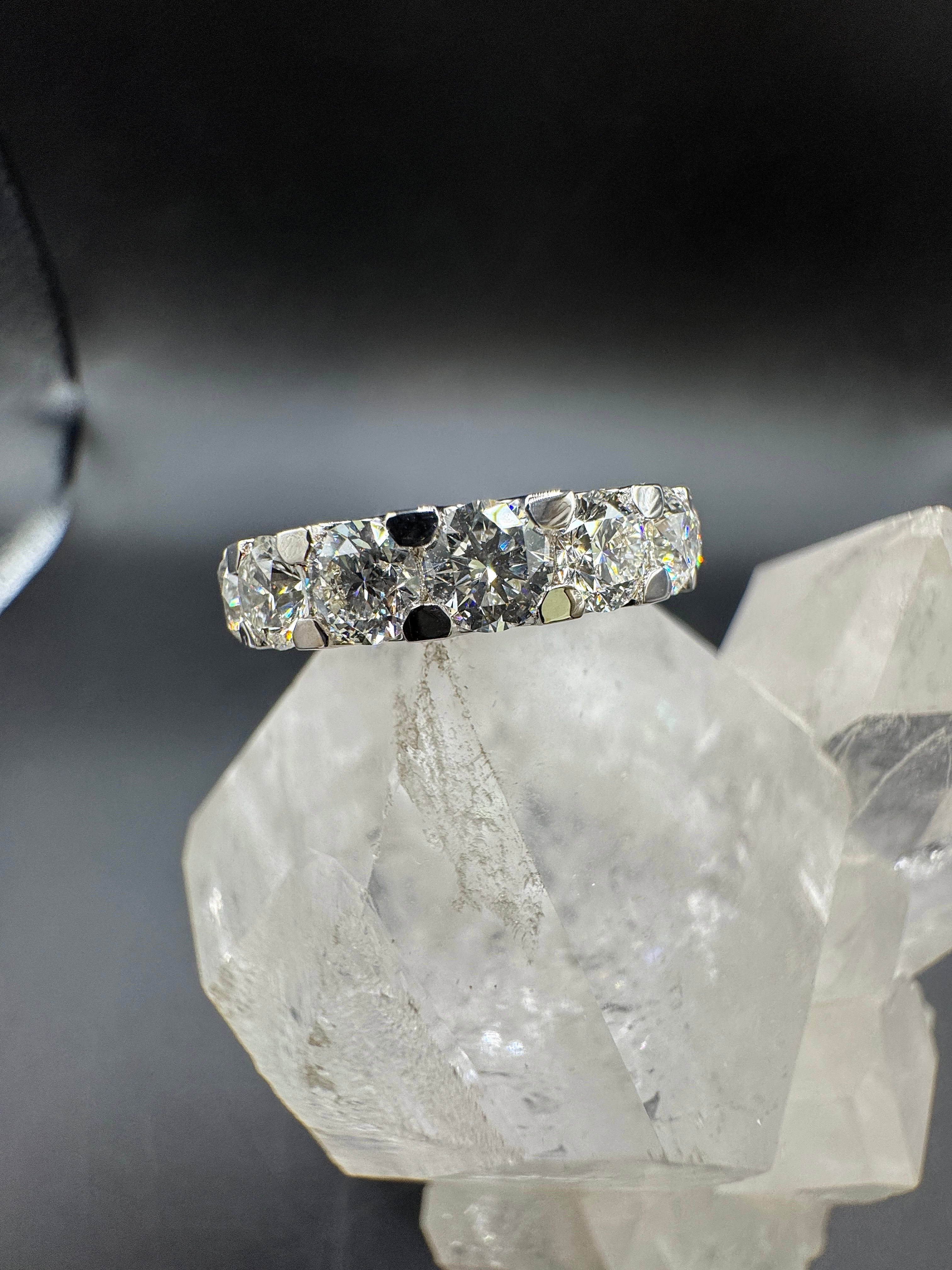 Edler Memory Ring in 18 Karat Weißgold mit 4,90 Karat hochfeinen Brillanten