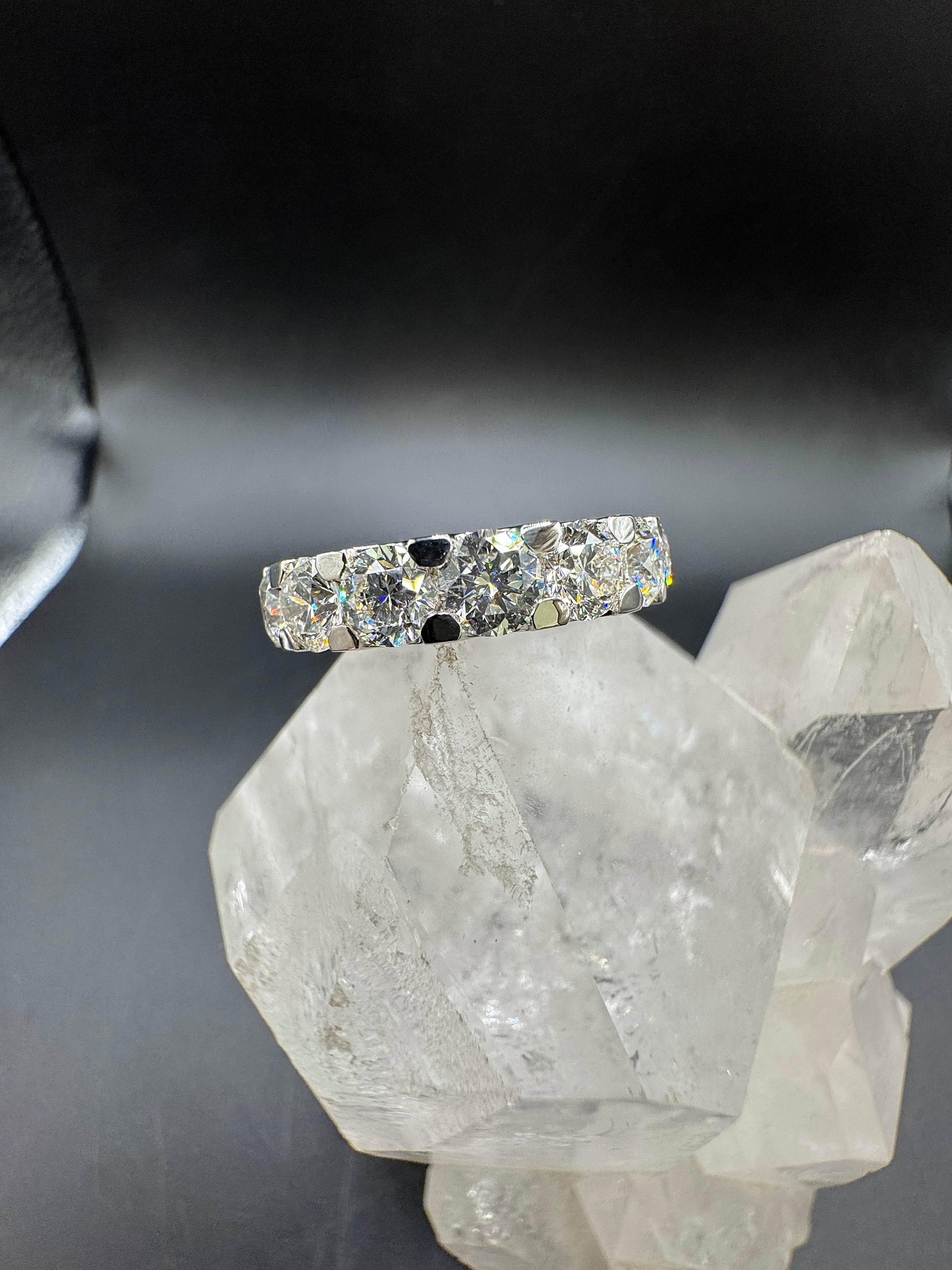 Edler Memory Ring in 18 Karat Weißgold mit 4,90 Karat hochfeinen Brillanten