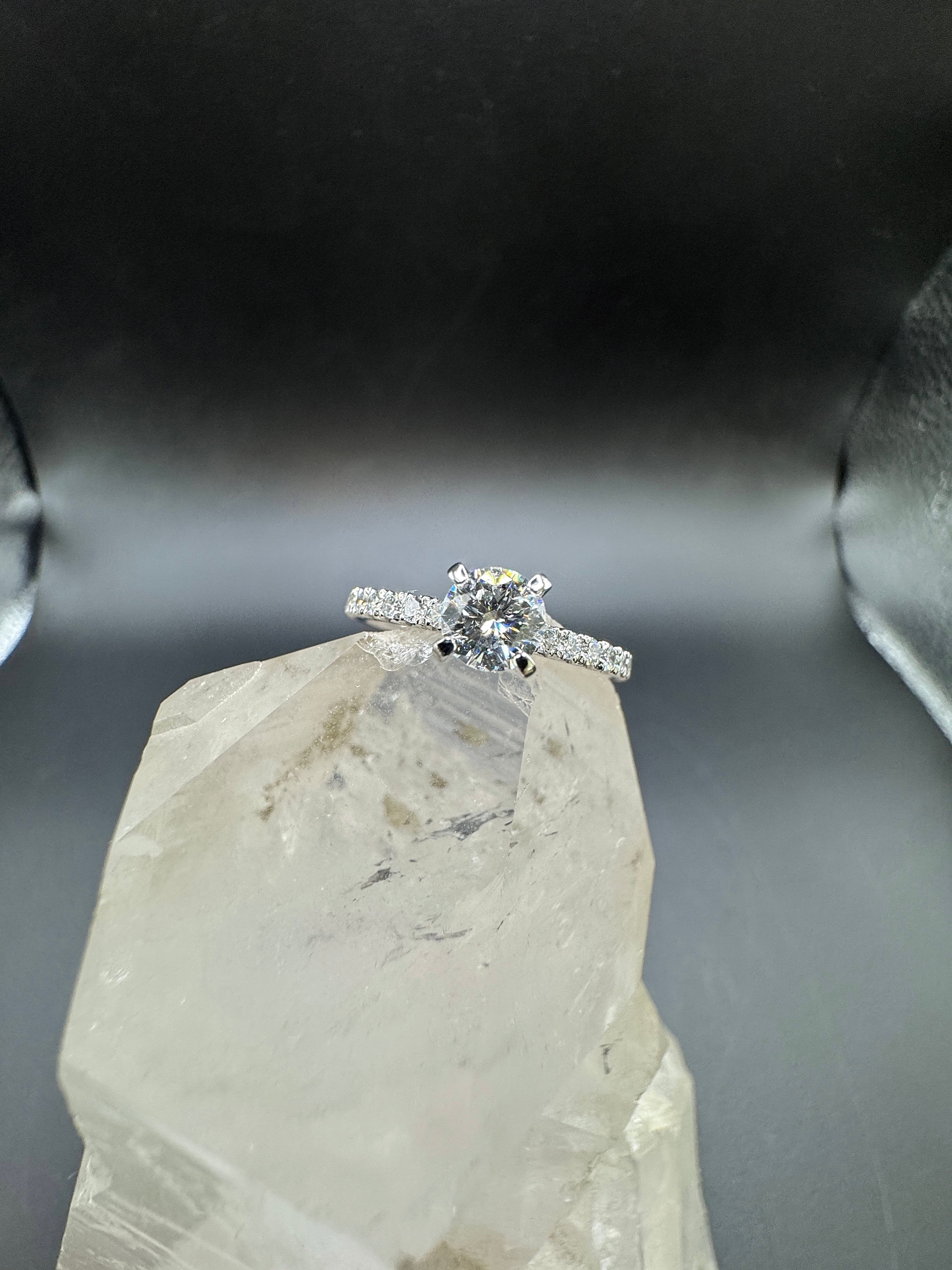 Feiner Solitär- & Verlobungsring in 18 Karat Weißgold mit hochfeinen Brillanten