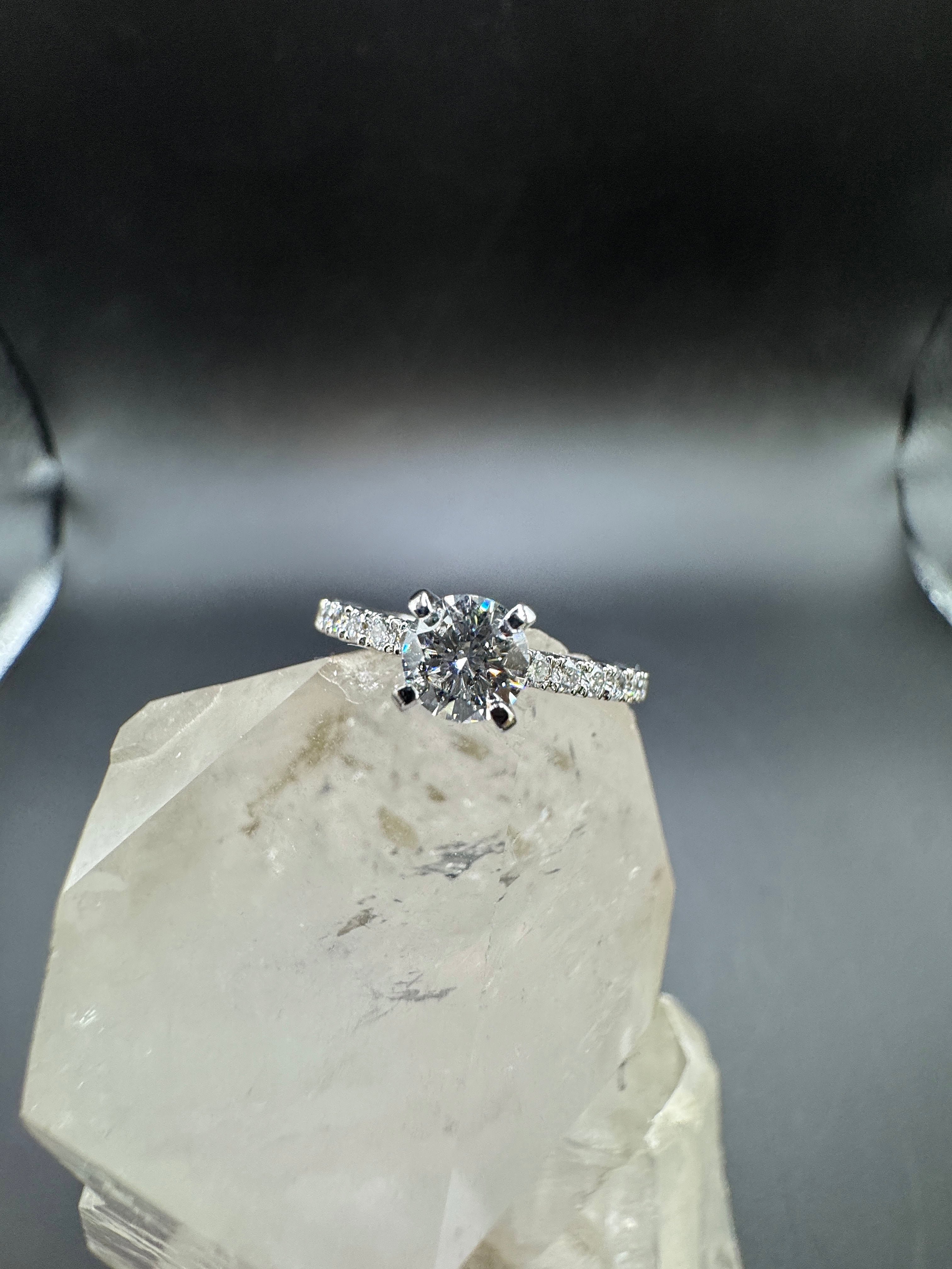 Feiner Solitär- & Verlobungsring in 18 Karat Weißgold mit hochfeinen Brillanten