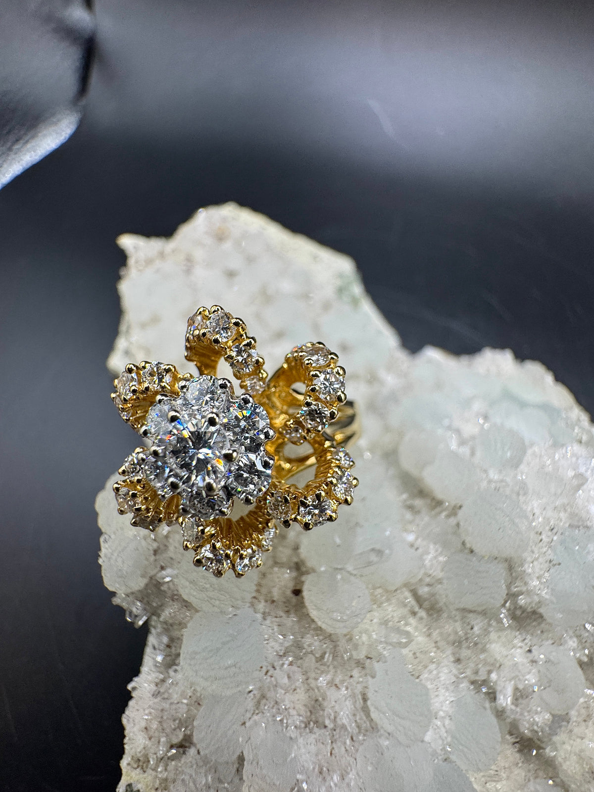 Edler Goldbaur Ring in 18 Karat Gelb- und Weißgold mit hochfeinen Brillanten