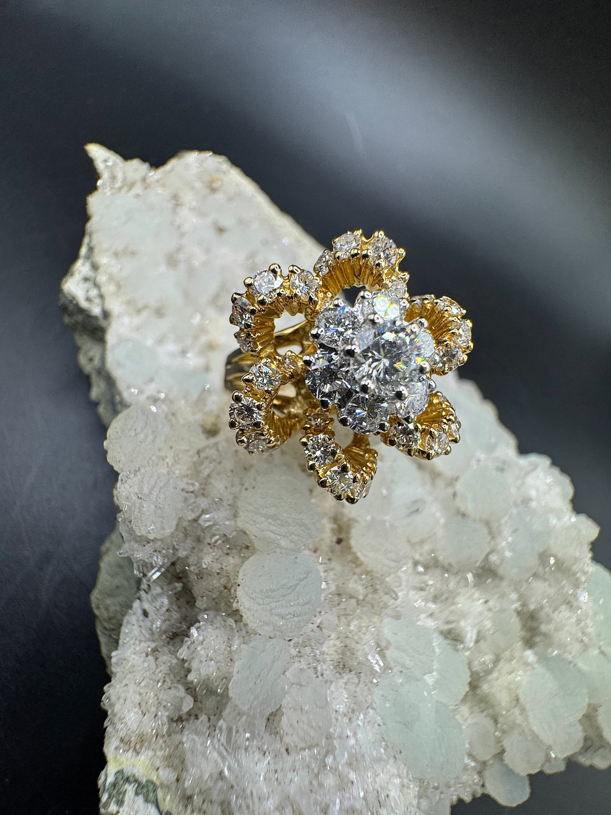 Edler Goldbaur Ring in 18 Karat Gelb- und Weißgold mit hochfeinen Brillanten