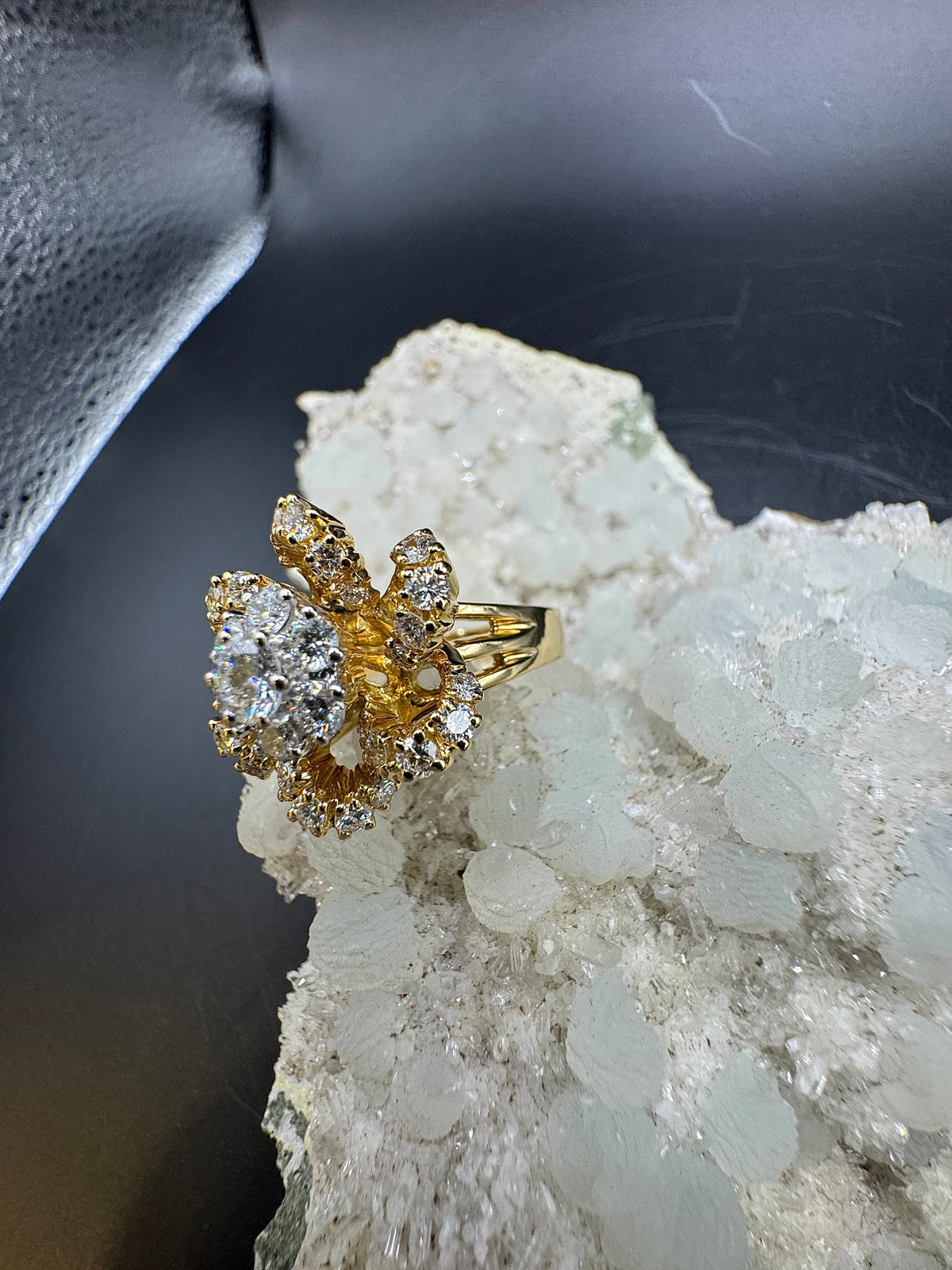 Edler Goldbaur Ring in 18 Karat Gelb- und Weißgold mit hochfeinen Brillanten