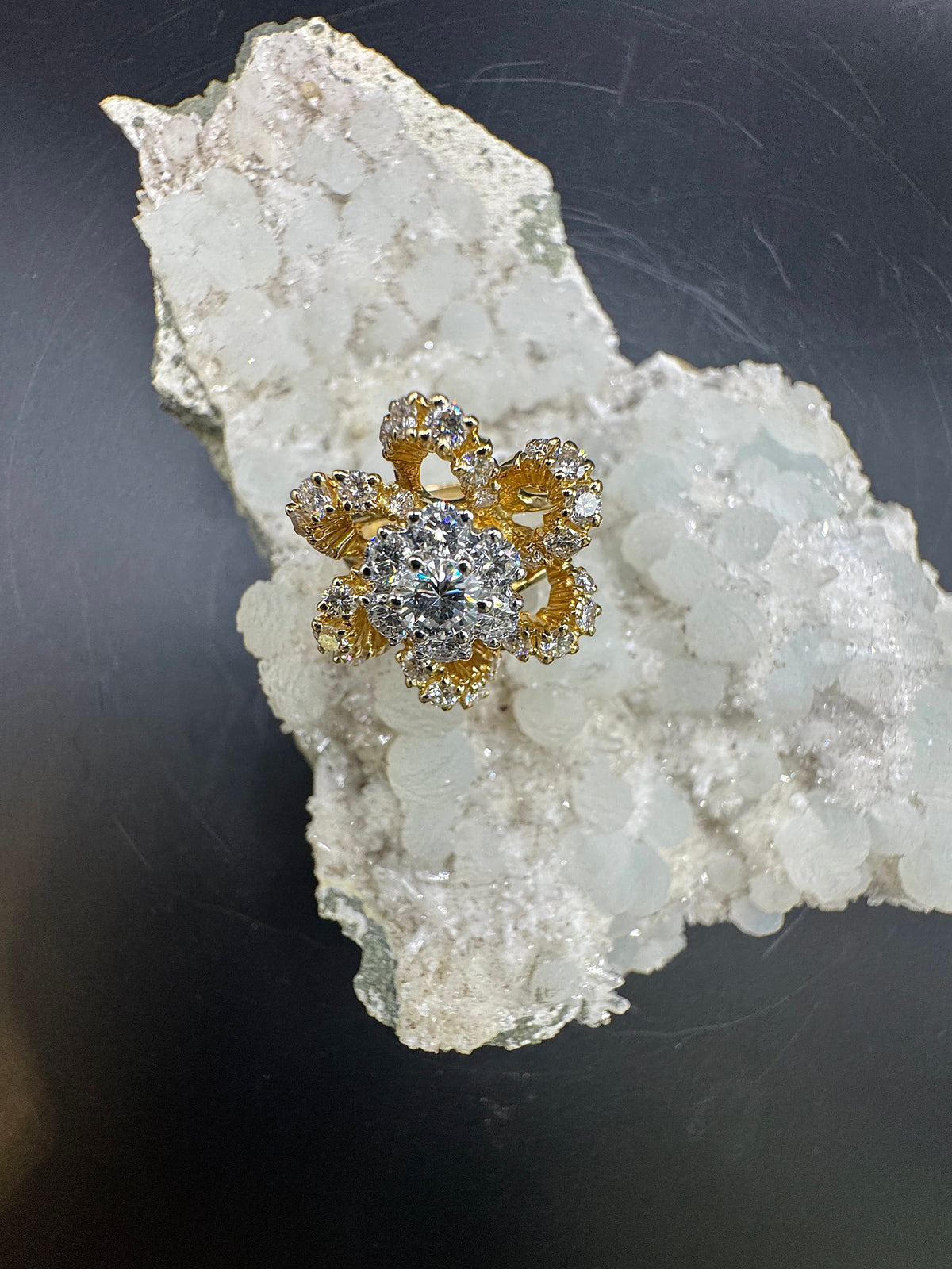 Edler Goldbaur Ring in 18 Karat Gelb- und Weißgold mit hochfeinen Brillanten