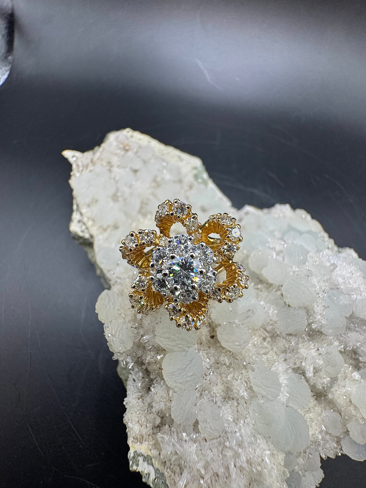 Edler Goldbaur Ring in 18 Karat Gelb- und Weißgold mit hochfeinen Brillanten