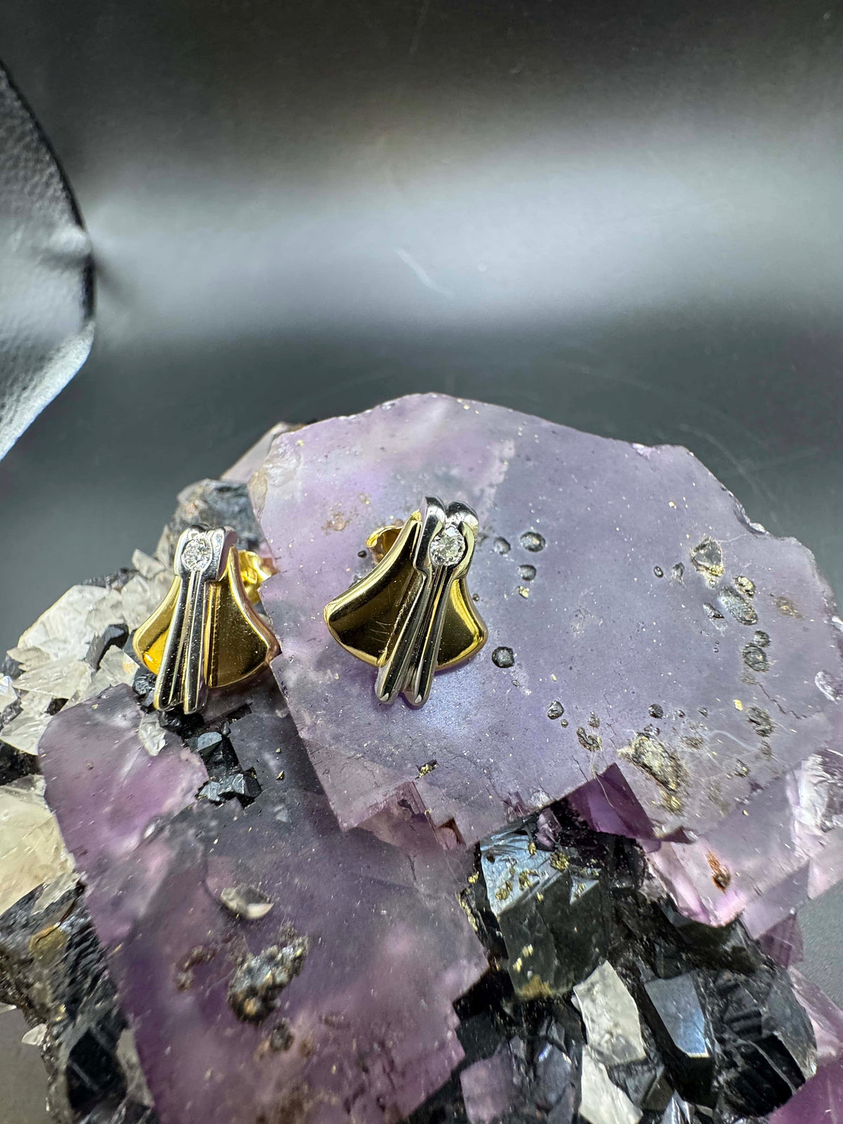 Elegante Bicolor Ohrstecker in 18 Karat Gold mit Brillanten