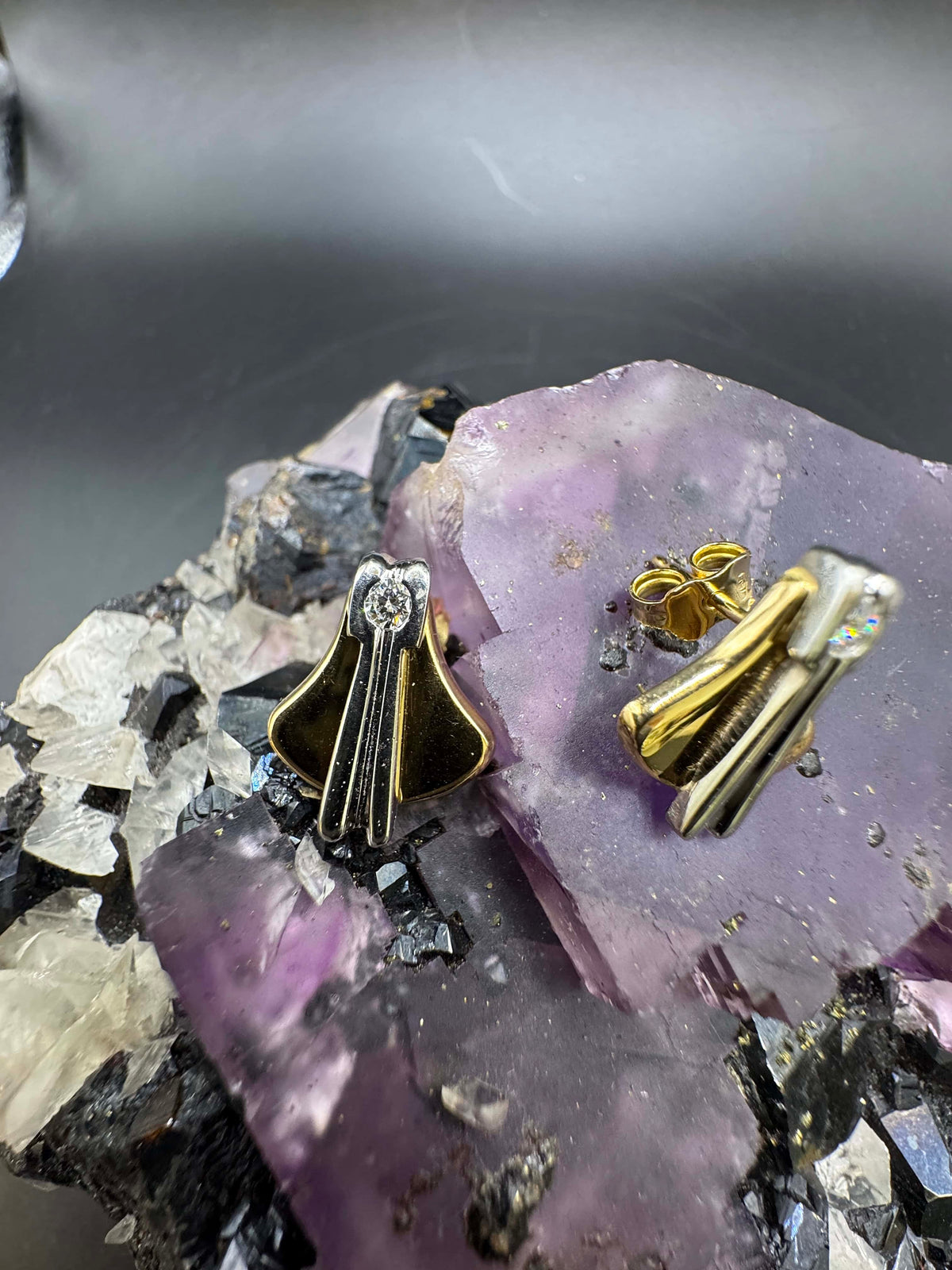 Elegante Bicolor Ohrstecker in 18 Karat Gold mit Brillanten