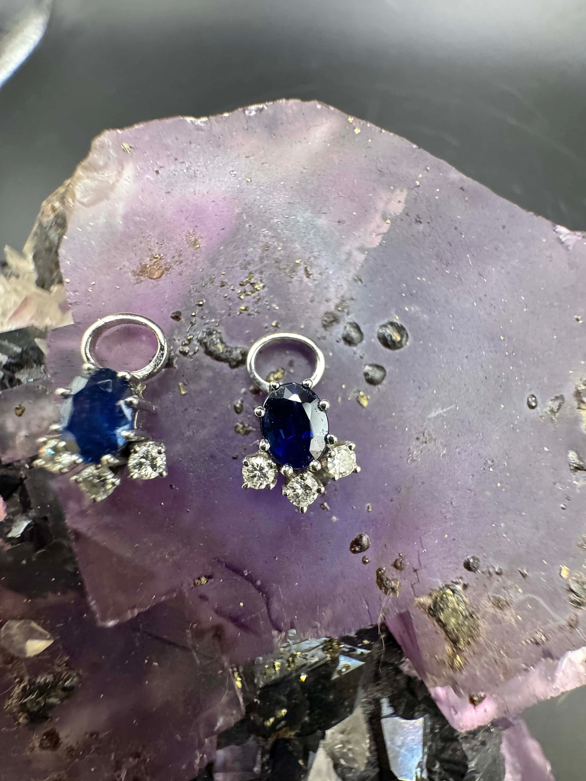 Elegante Einhänger für Ohrringe in 18 Karat Weißgold mit Saphiren & Brillanten