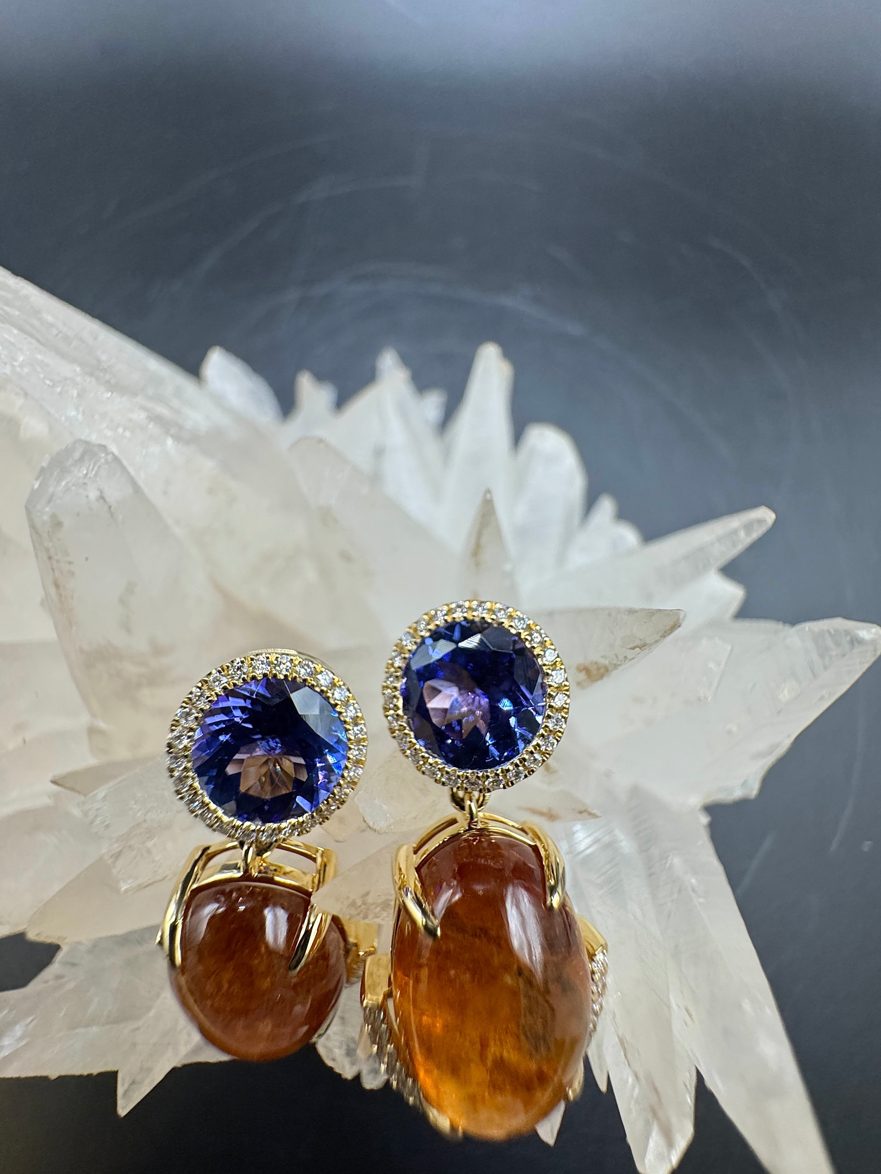 Hochwertige Ohrringe in 18 Karat Gelbgold mit Tansaniten, Mandarin-Granaten & Brillanten