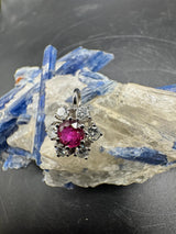 Steinbetonter Anhänger in 18 Karat Weißgold mit Rubin & Brillanten