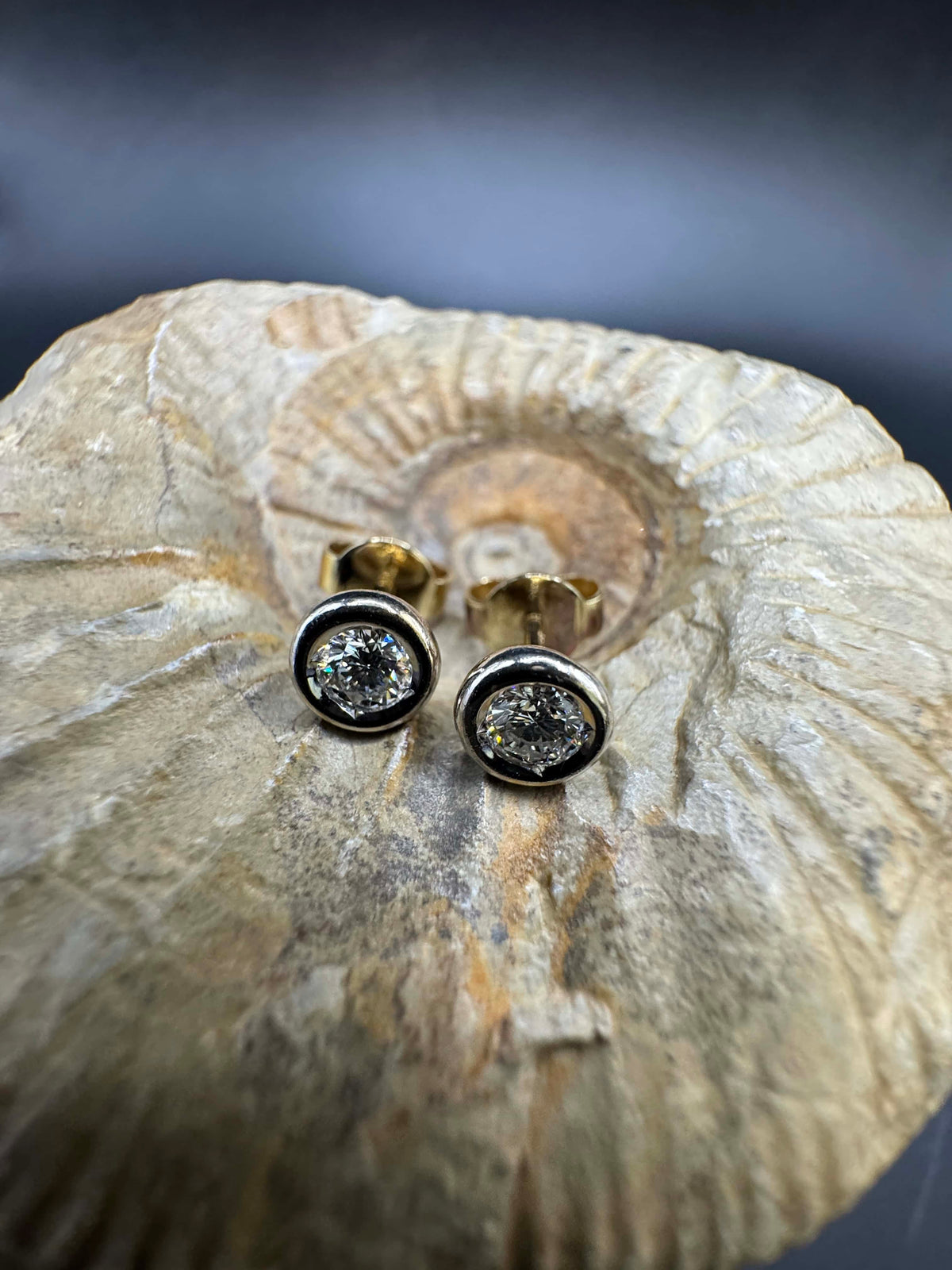 Bicolor Brillantstecker in 14 Karat Gold mit feinen Brillanten