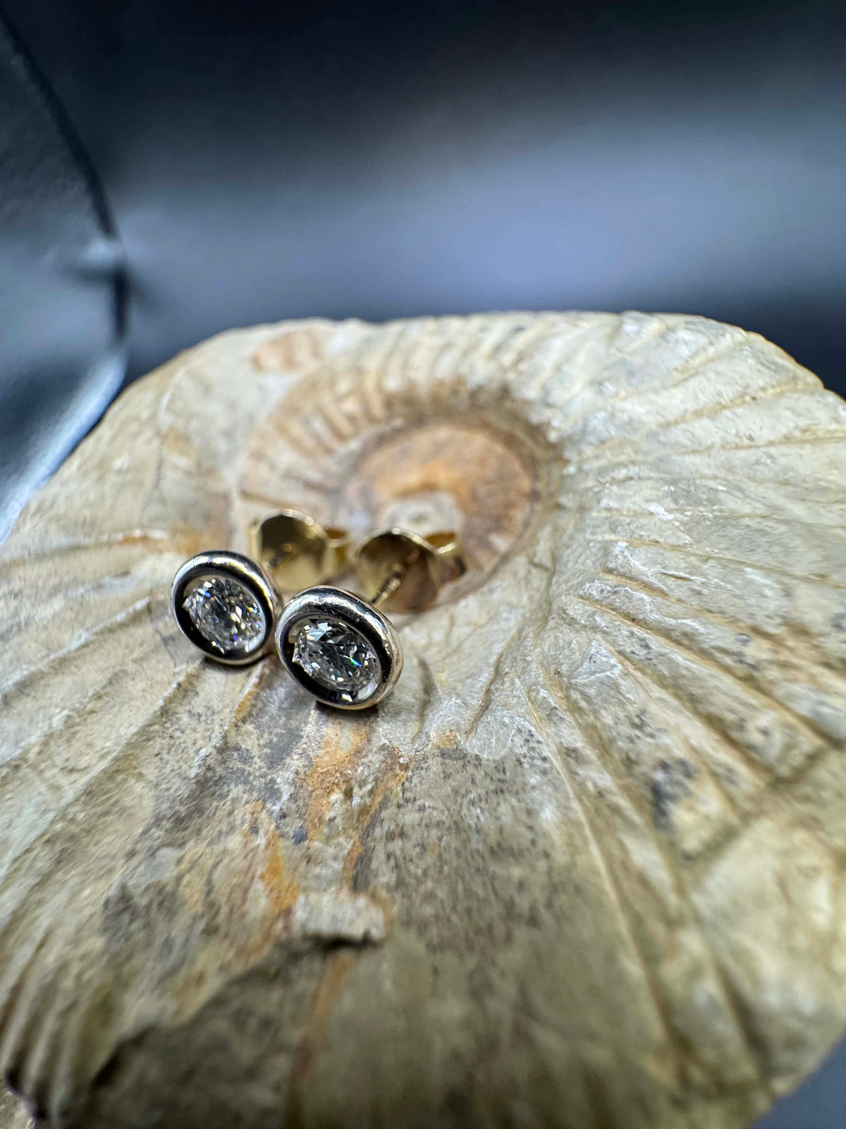Bicolor Brillantstecker in 14 Karat Gold mit feinen Brillanten
