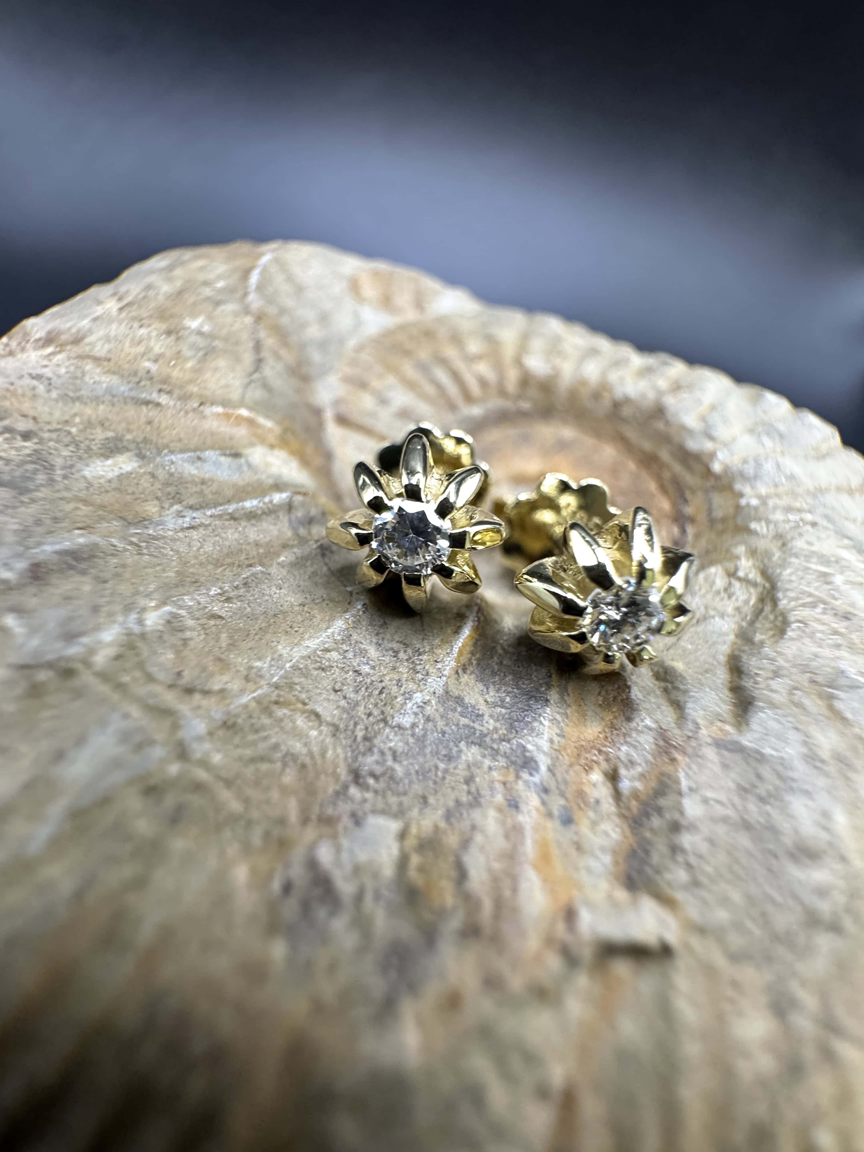 Vintage Ohrstecker in 14 Karat Gelbgold mit Brillanten