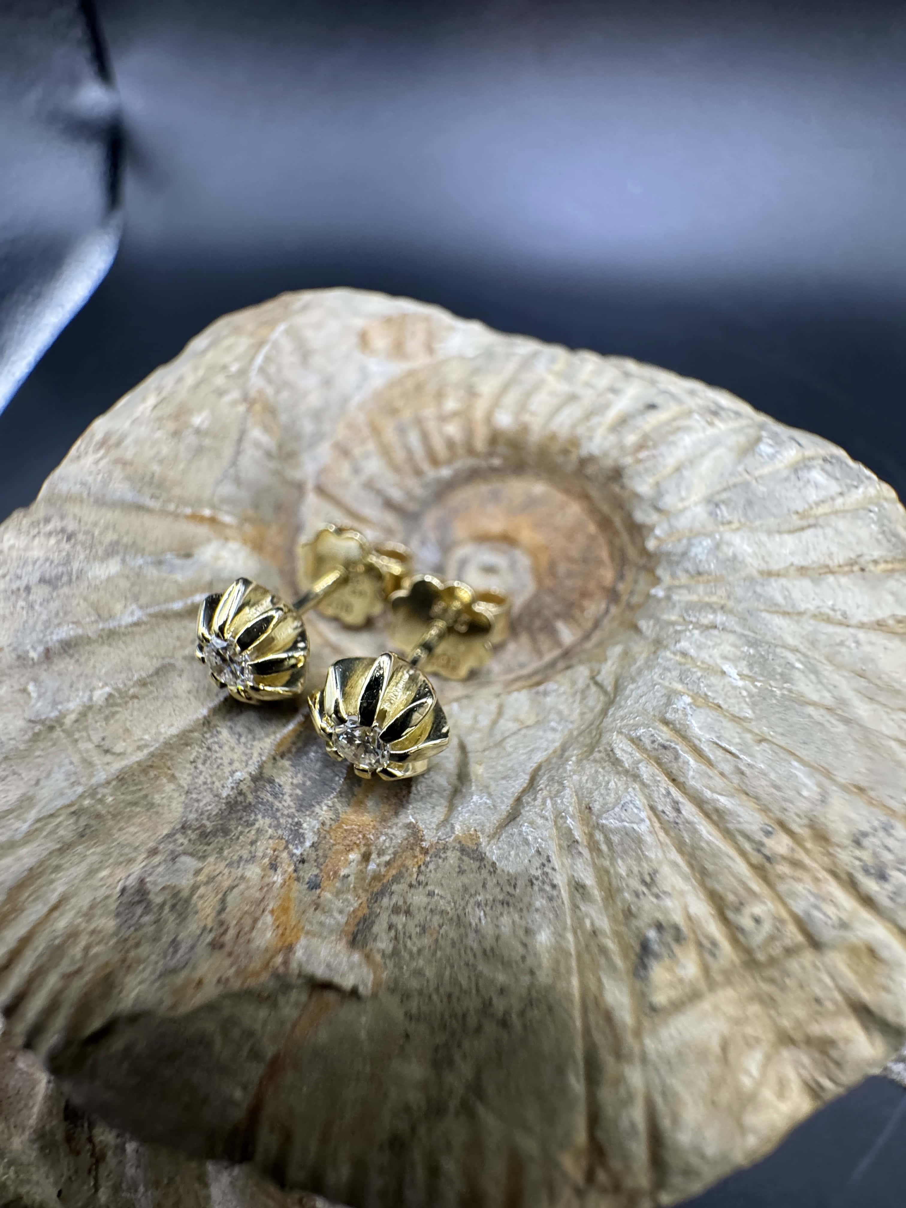 Vintage Ohrstecker in 14 Karat Gelbgold mit Brillanten