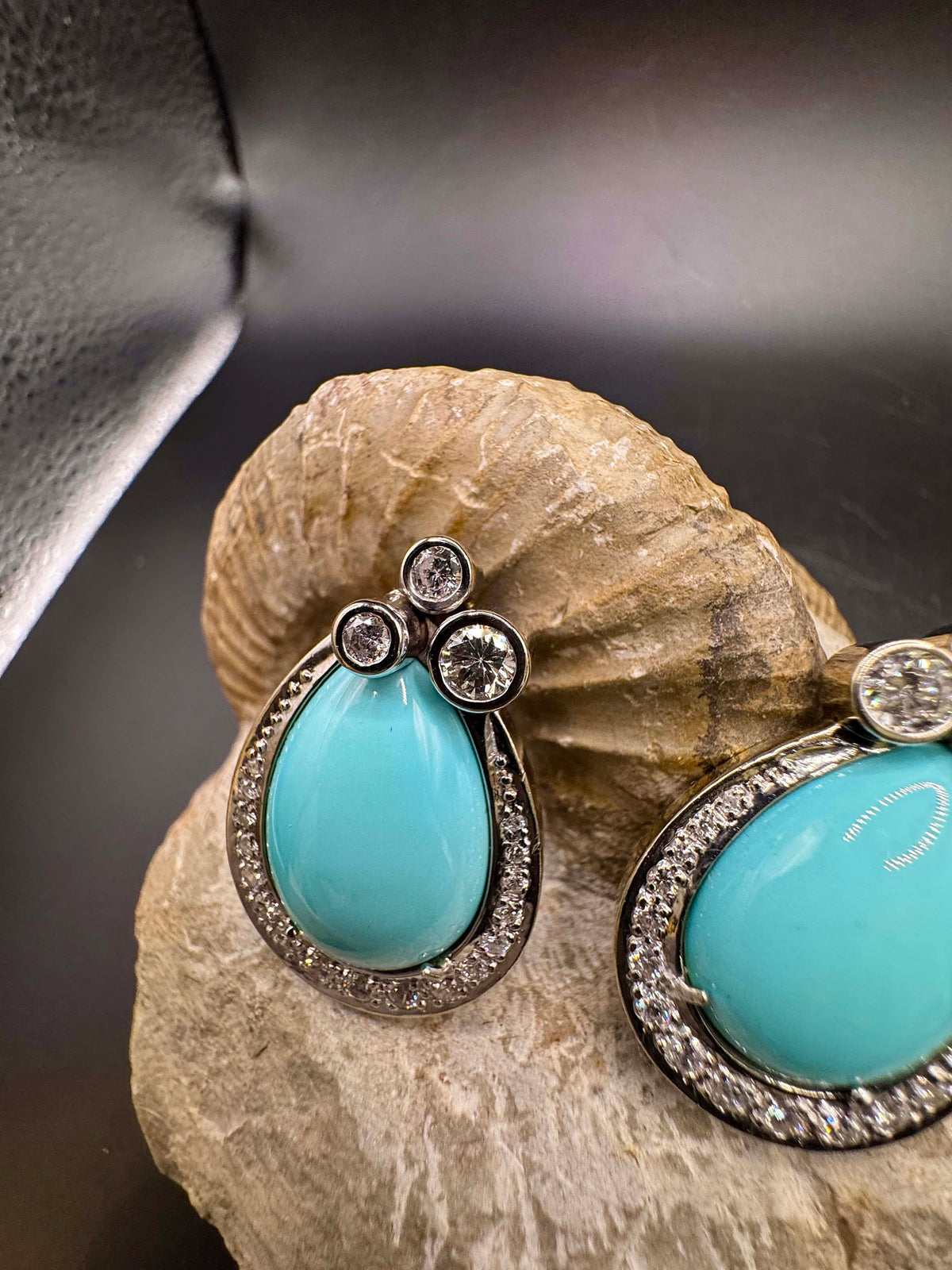 Prunkvolle Türkisohrringe in 14 Karat Gelb- und Weißgold mit feinen Brillanten