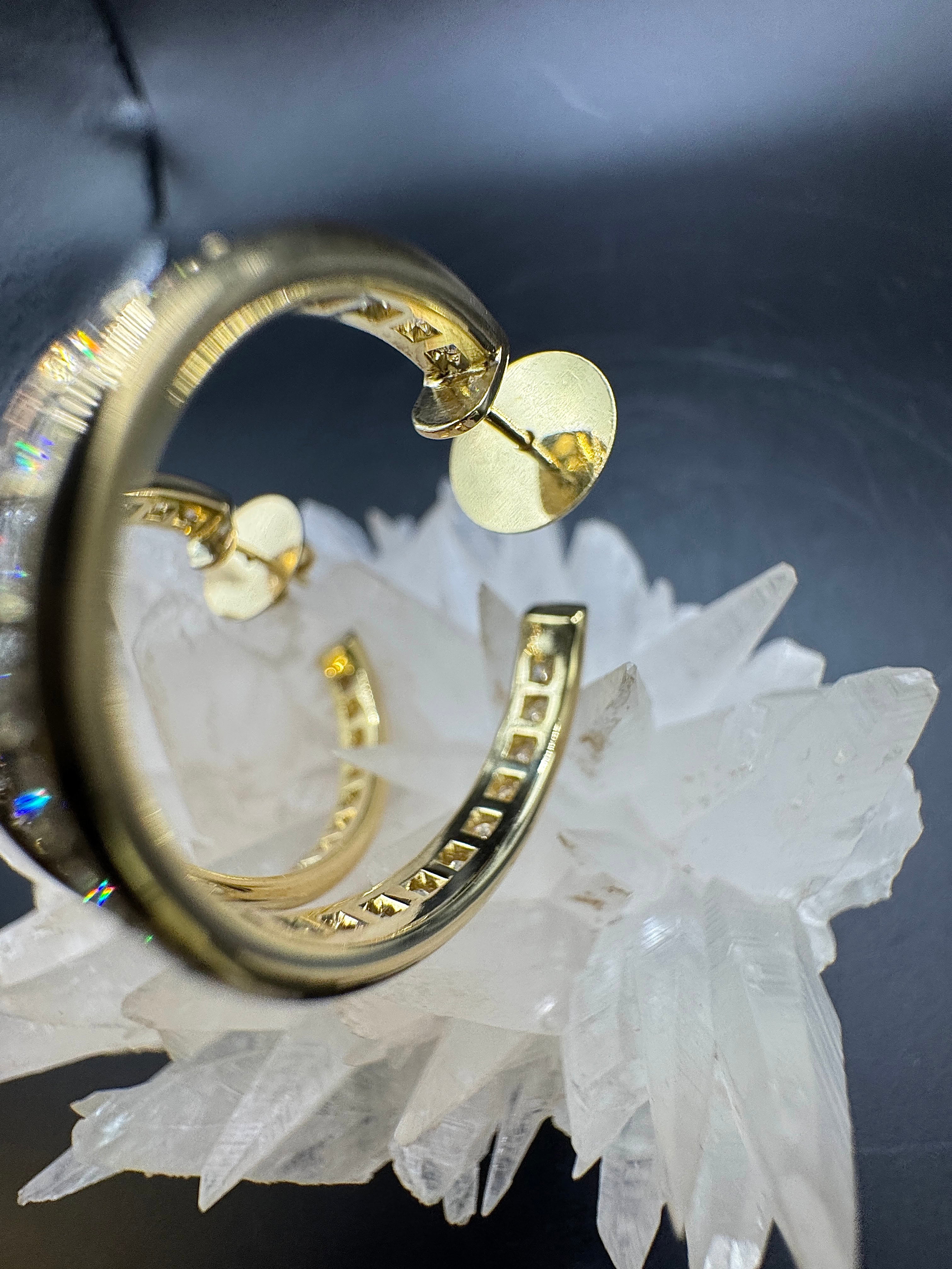 Edle Kreolen in 18 Karat Gelbgold mit 3,36 Karat hochfeinen Brillanten
