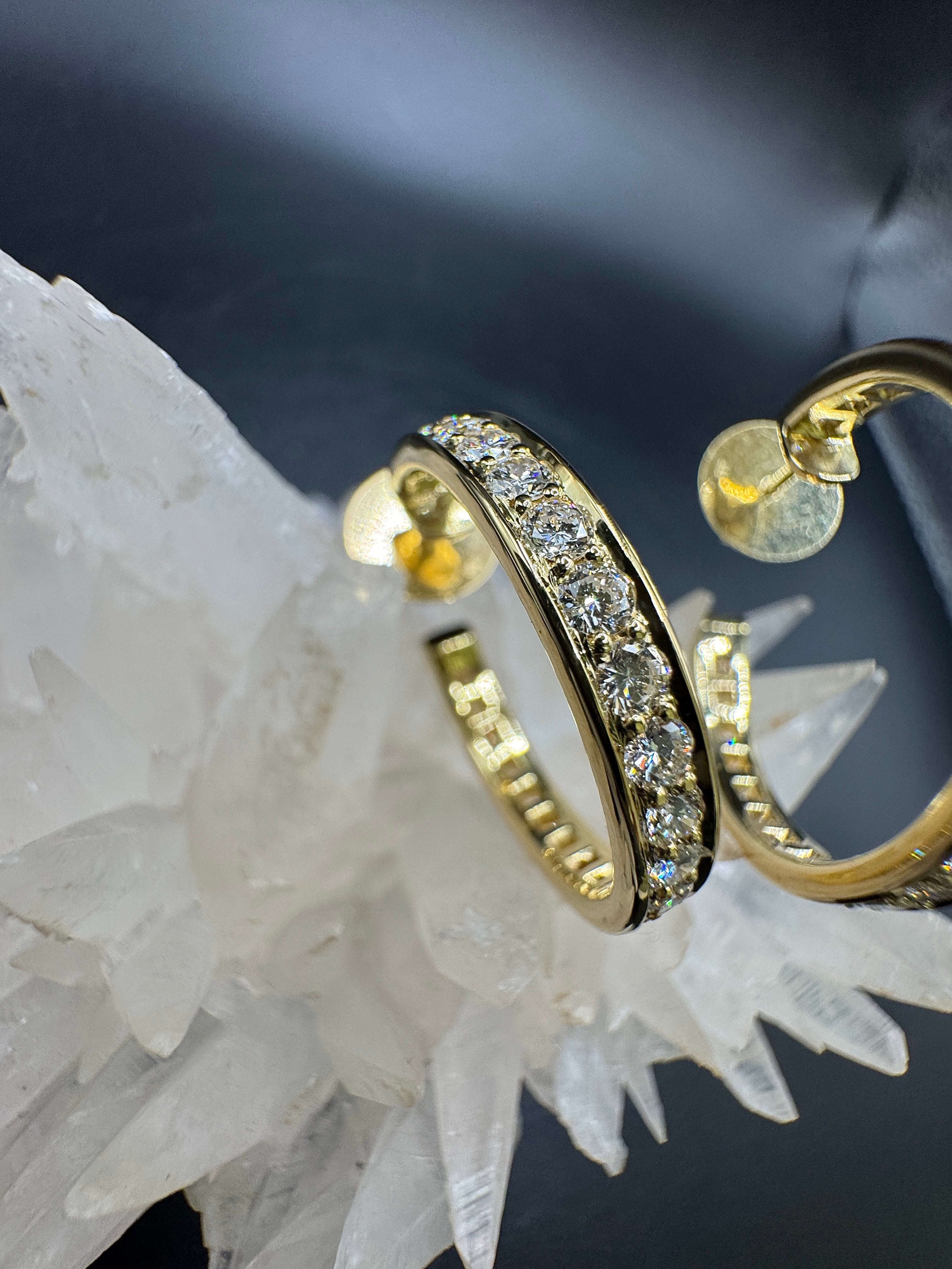 Edle Kreolen in 18 Karat Gelbgold mit 3,36 Karat hochfeinen Brillanten