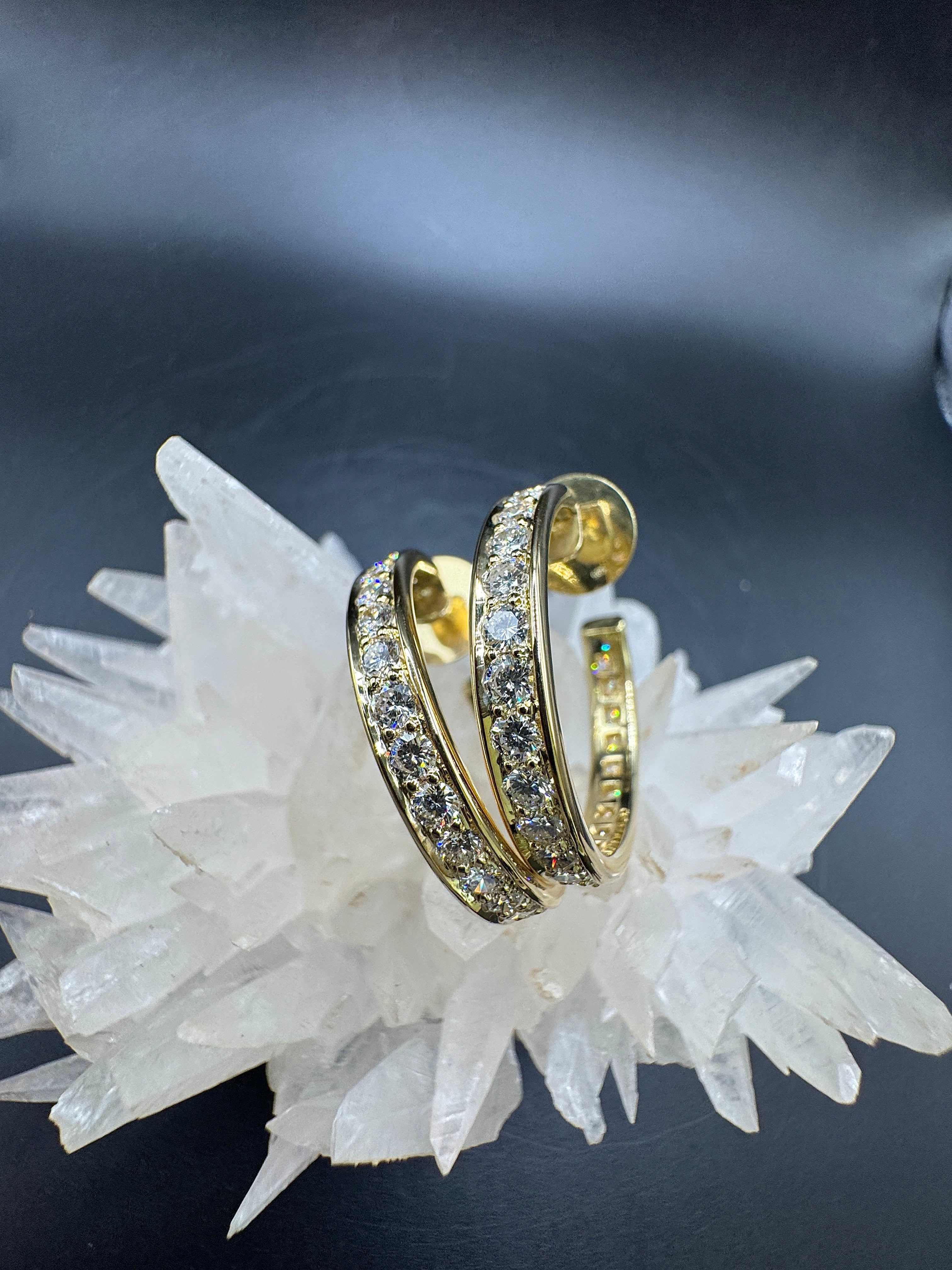 Edle Kreolen in 18 Karat Gelbgold mit 3,36 Karat hochfeinen Brillanten