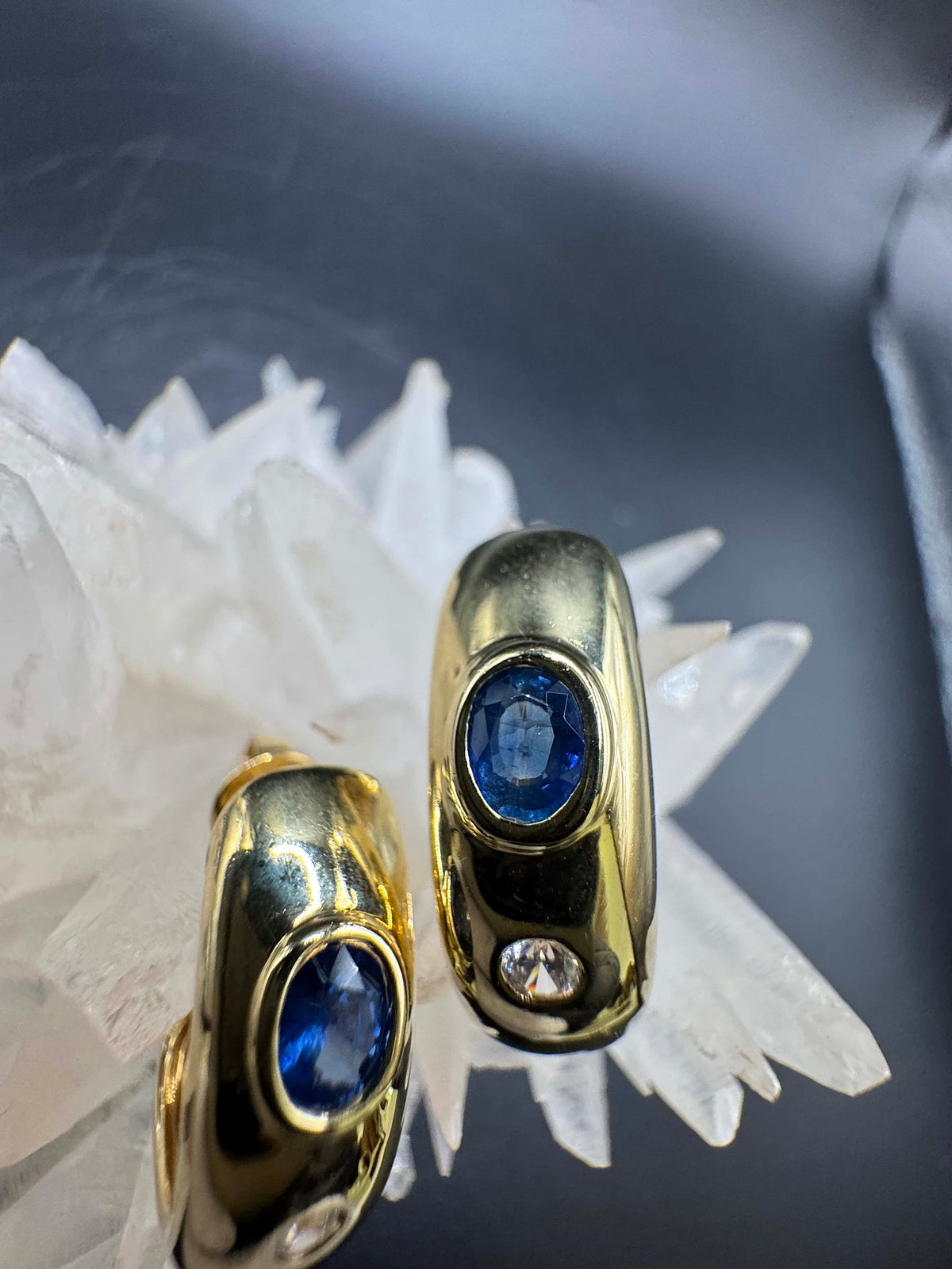 Hochwertige Kreolen in 14 Karat Gelbgold mit Saphiren & Brillanten