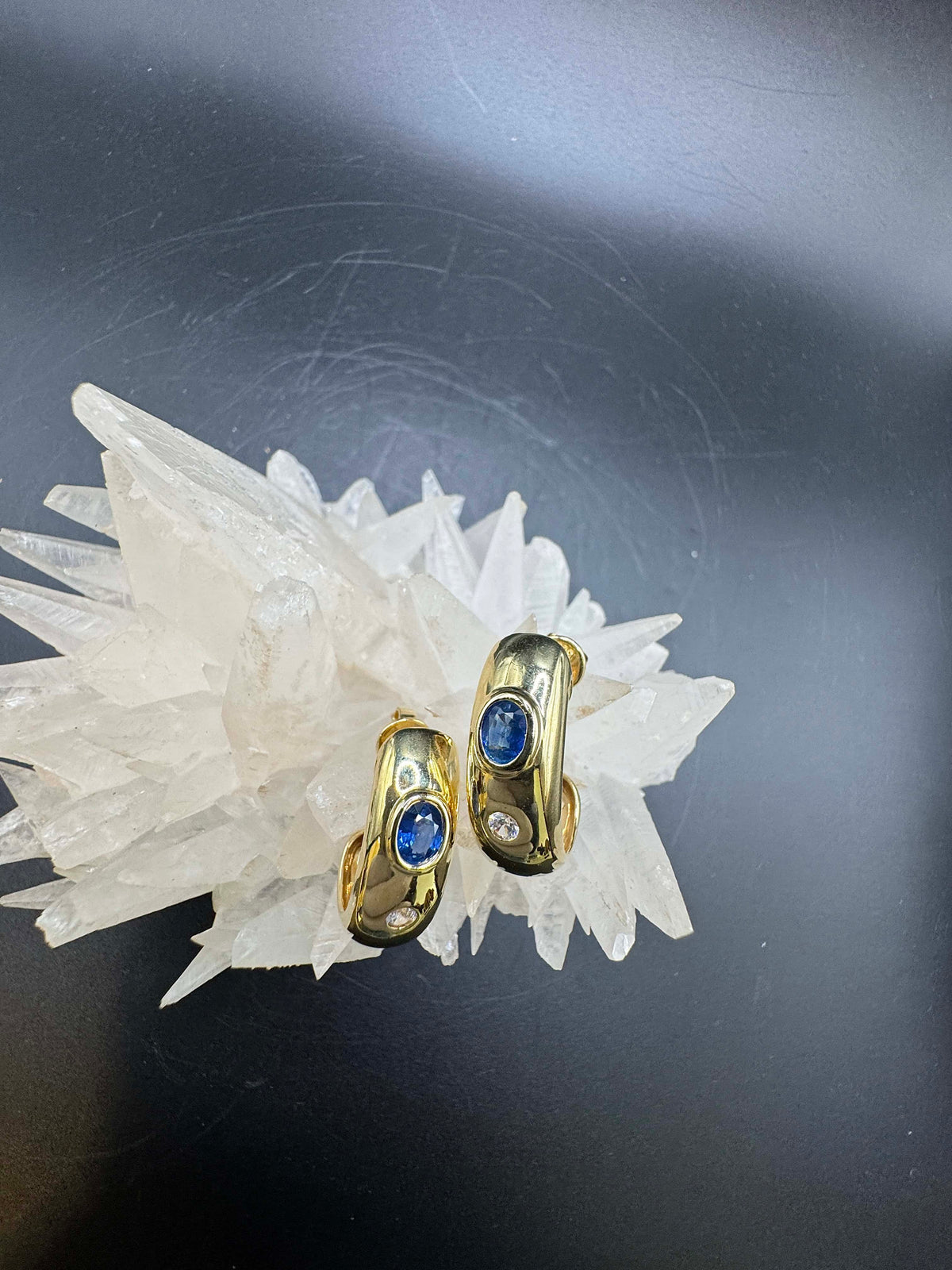 Hochwertige Kreolen in 14 Karat Gelbgold mit Saphiren & Brillanten
