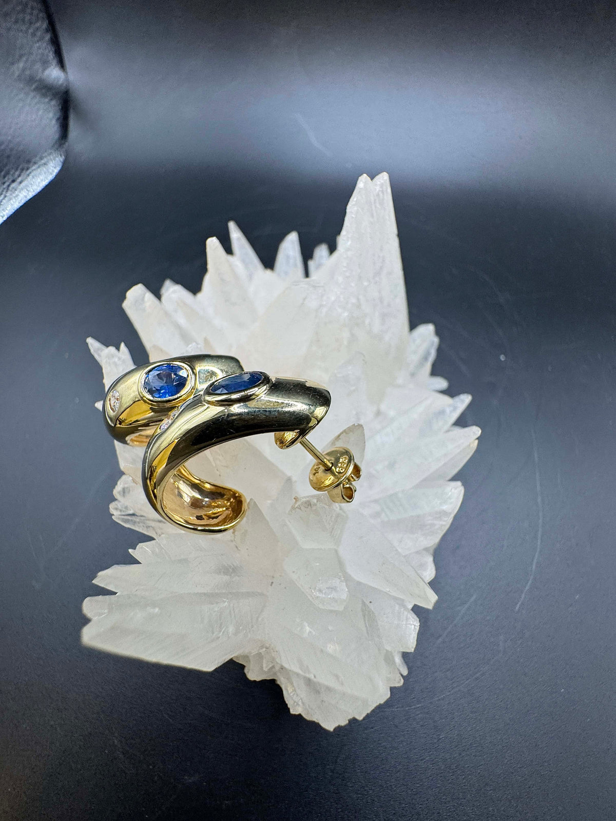 Hochwertige Kreolen in 14 Karat Gelbgold mit Saphiren & Brillanten