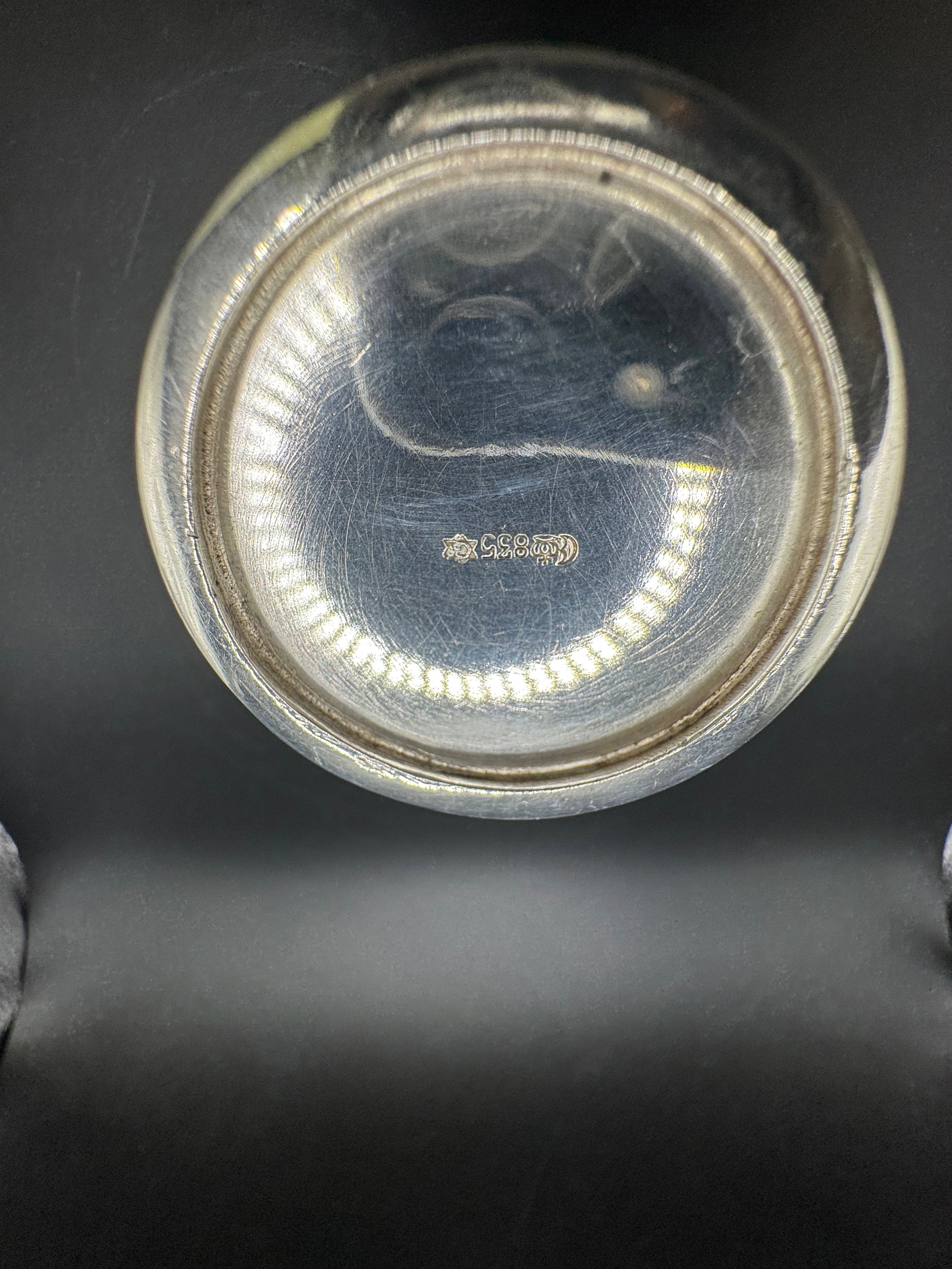Eleganter und zeitloser Silberbecher aus 835er Silber