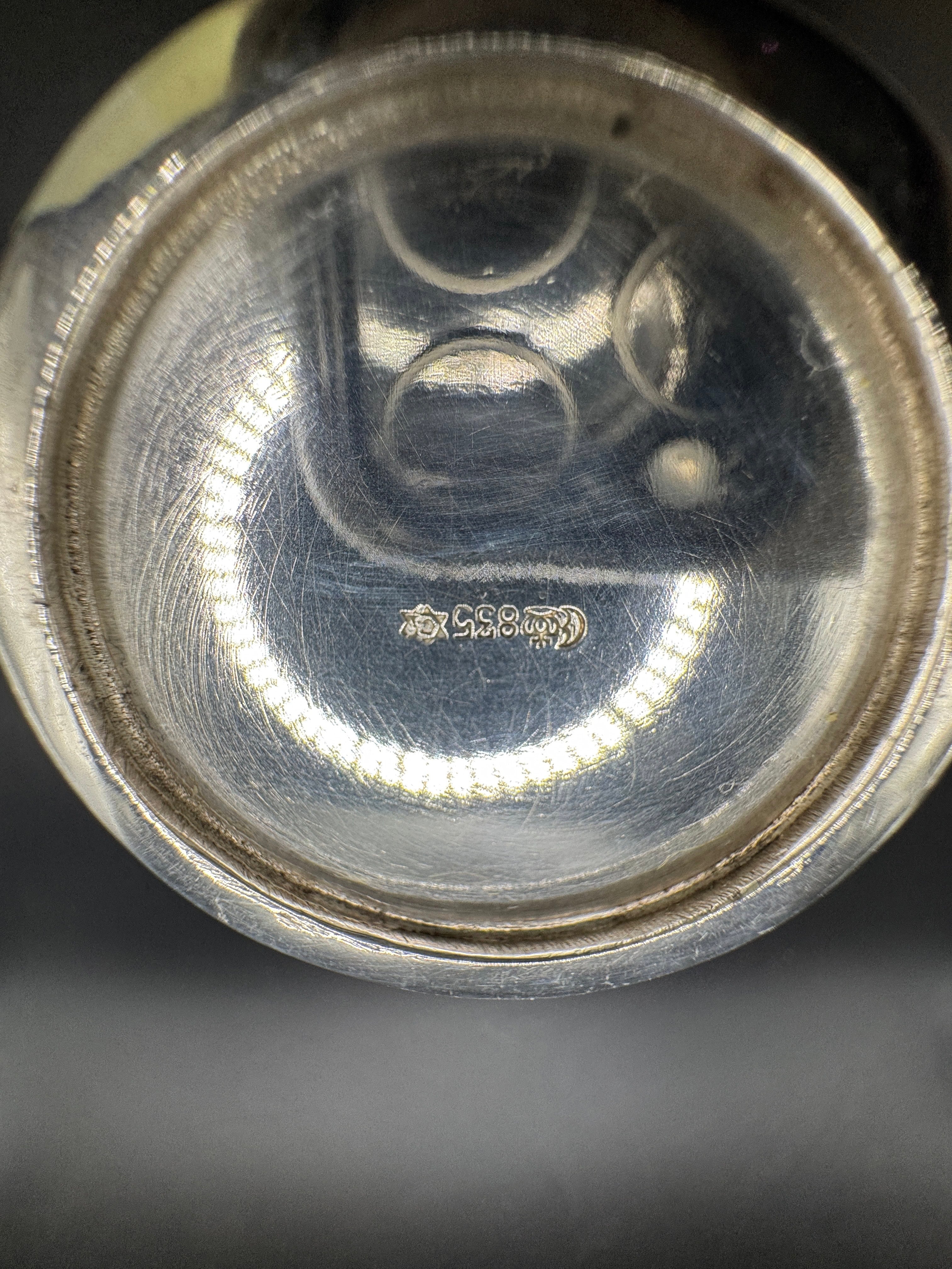Eleganter und zeitloser Silberbecher aus 835er Silber