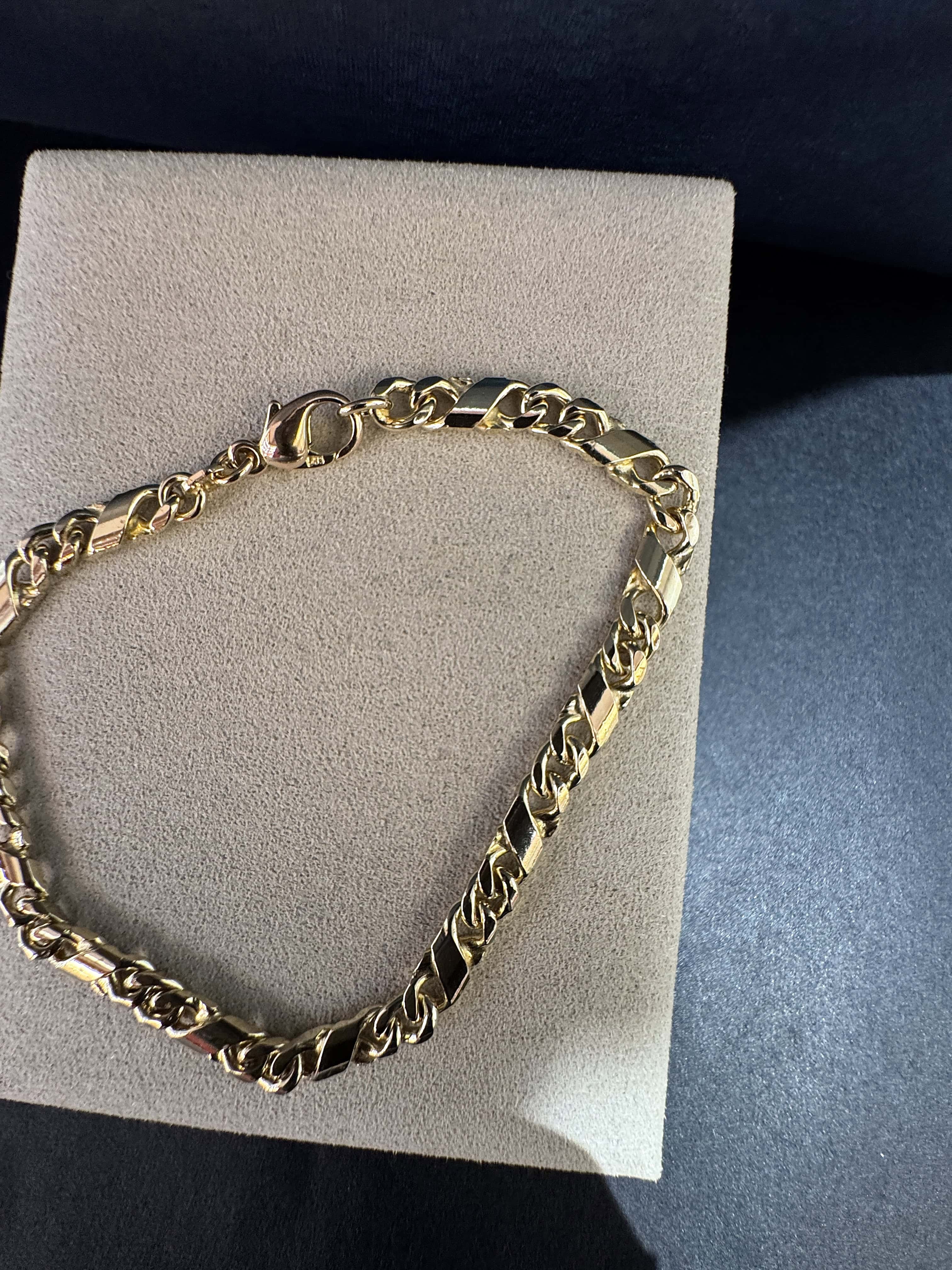 Elegantes Armband in 14 Karat Gelbgold mit Karabinerverschluss