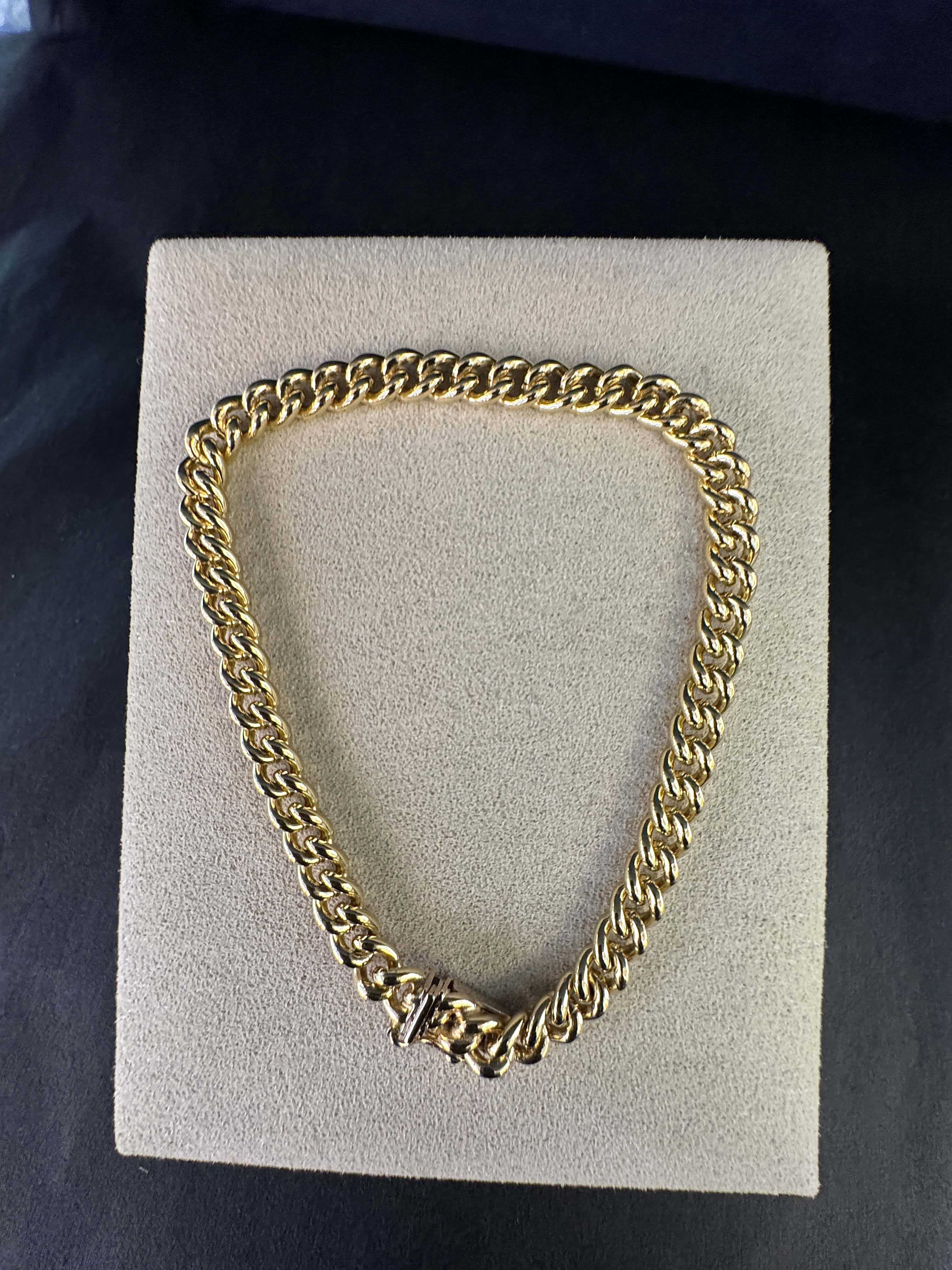 Hochwertiges Rundpanzer-Armband in 18 Karat Gelbgold