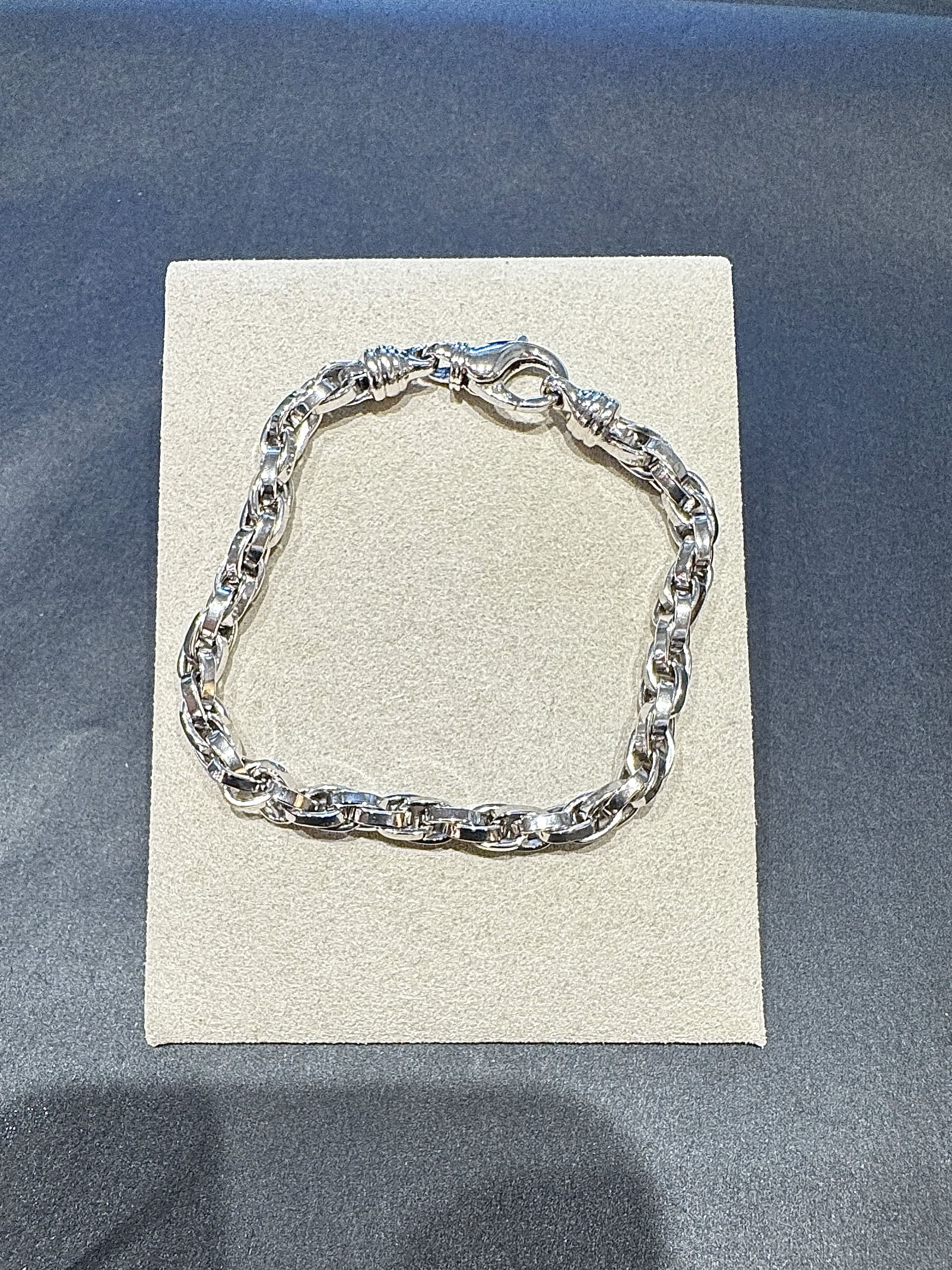 Ausgefallenes massives Fantasie-Armband in 14 Karat Weißgold mit Karabiner