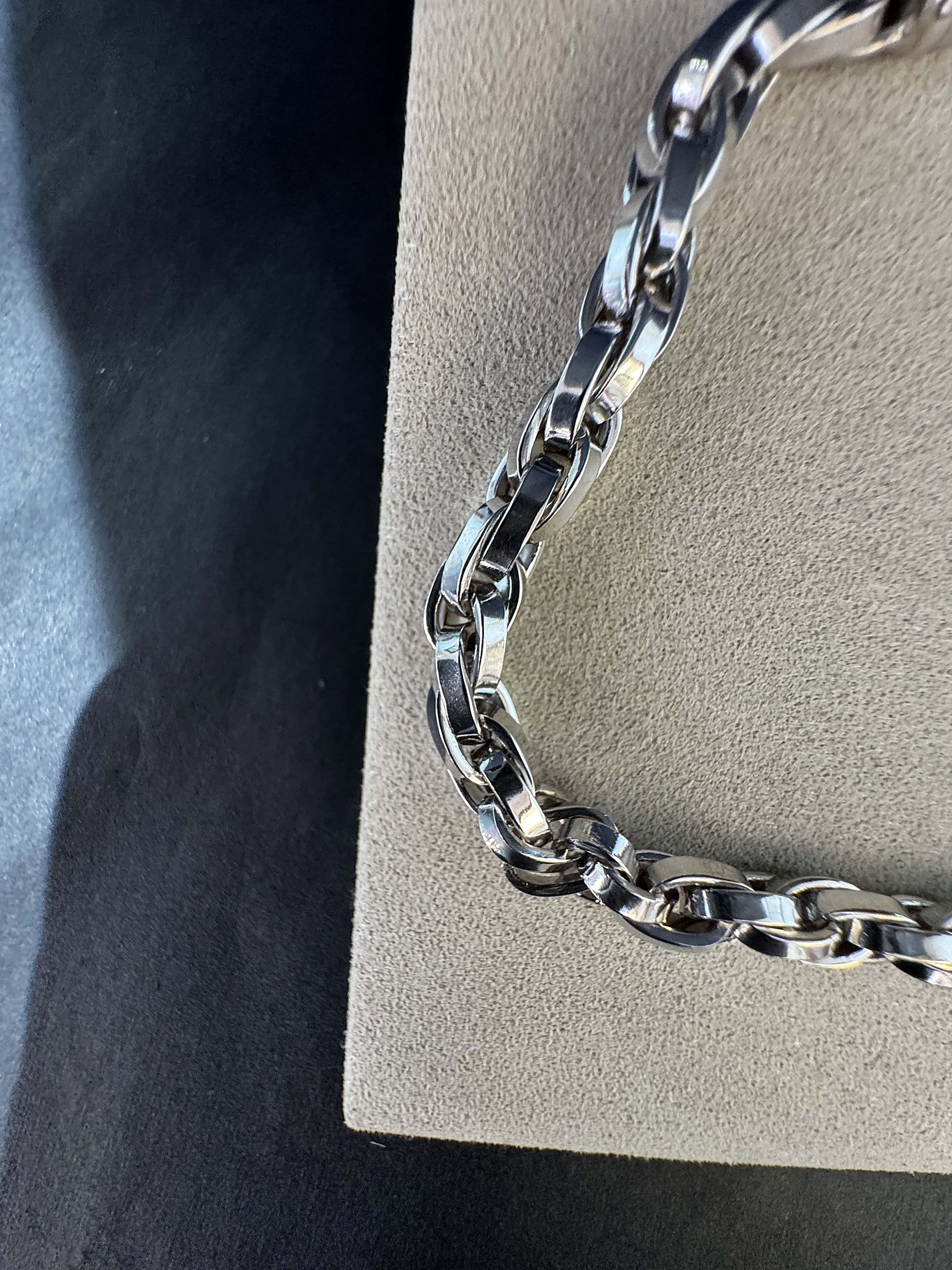 Ausgefallenes massives Fantasie-Armband in 14 Karat Weißgold mit Karabiner