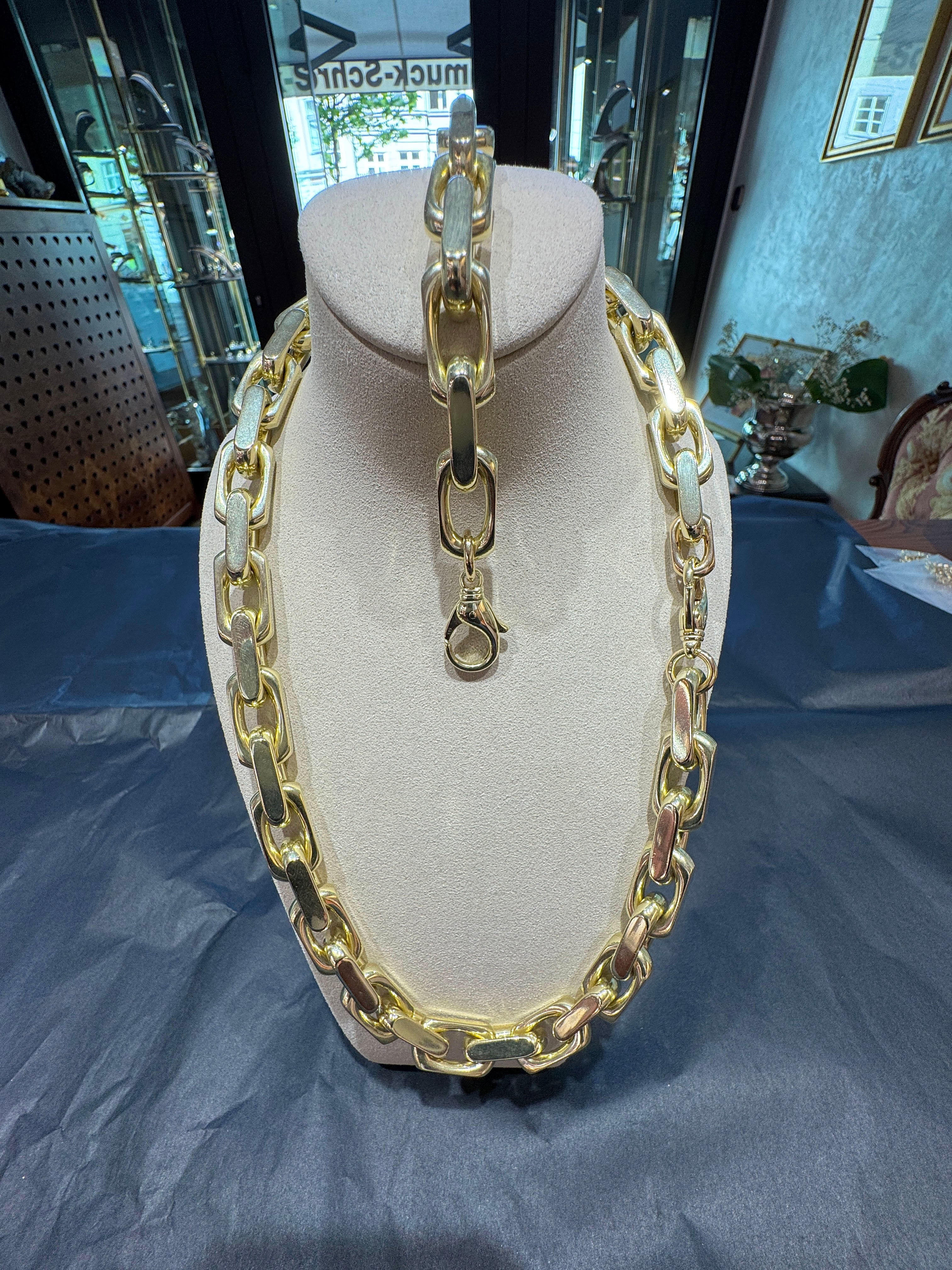 Diamantierte Ankerkette mit Armband in 14 Karat Gelbgold - über 500 Gramm Gold (PREIS AUF ANFRAGE)