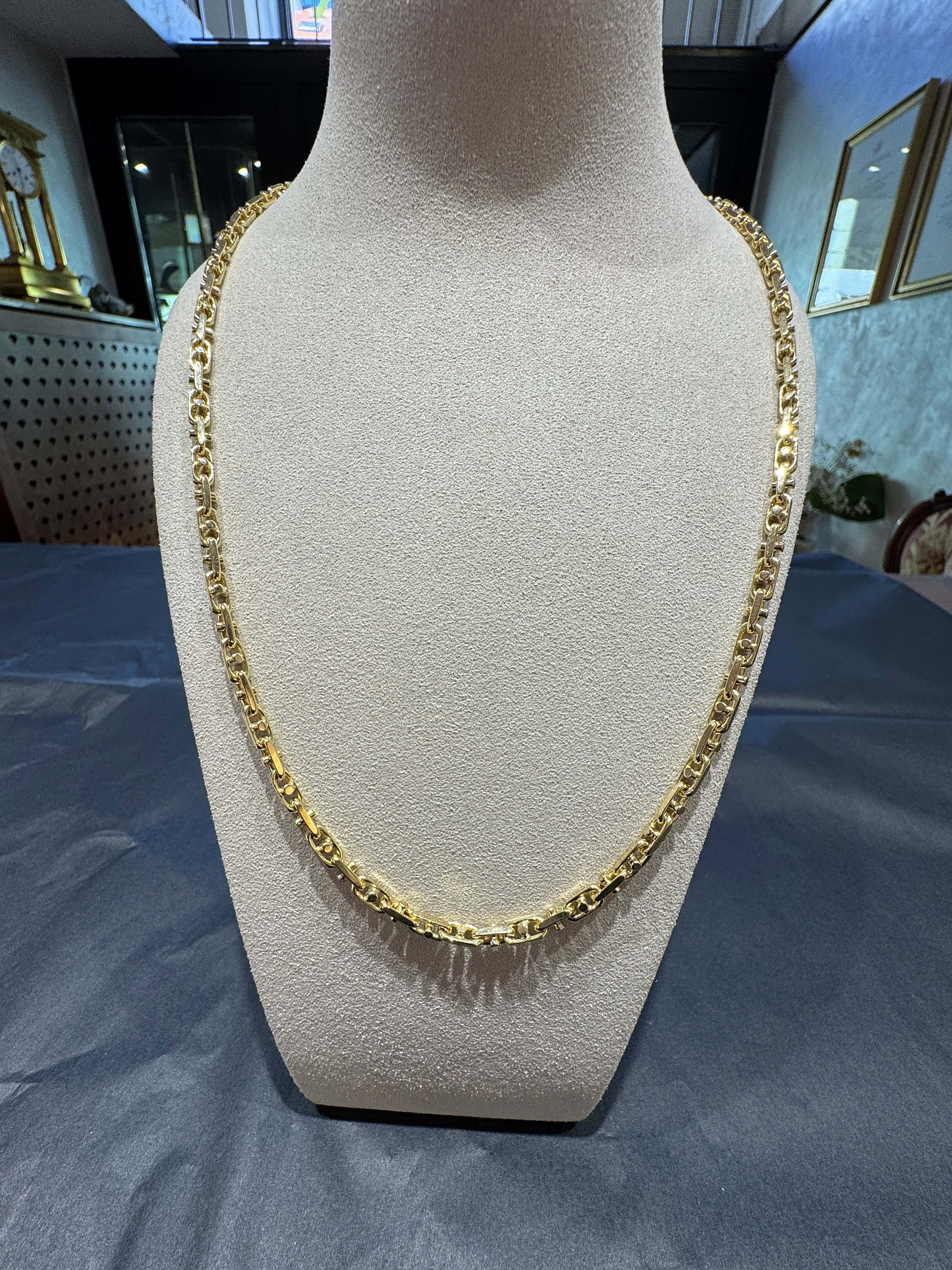Ausgefallene Halskette in 18 Karat Gelbgold mit Karabinerverschluss