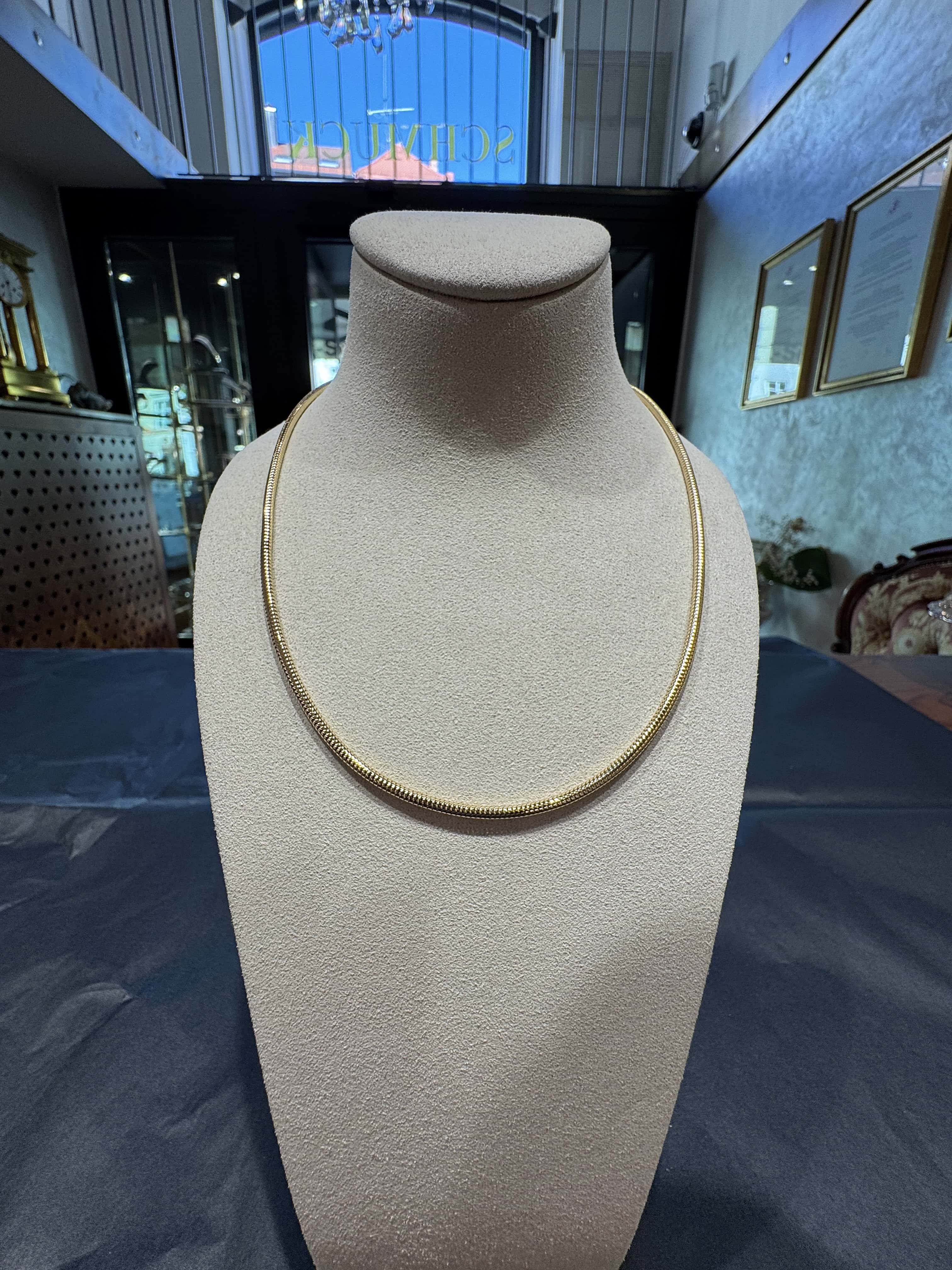 Edle Schlangenkette in 14 Karat Gelbgold mit Karabinerverschluss