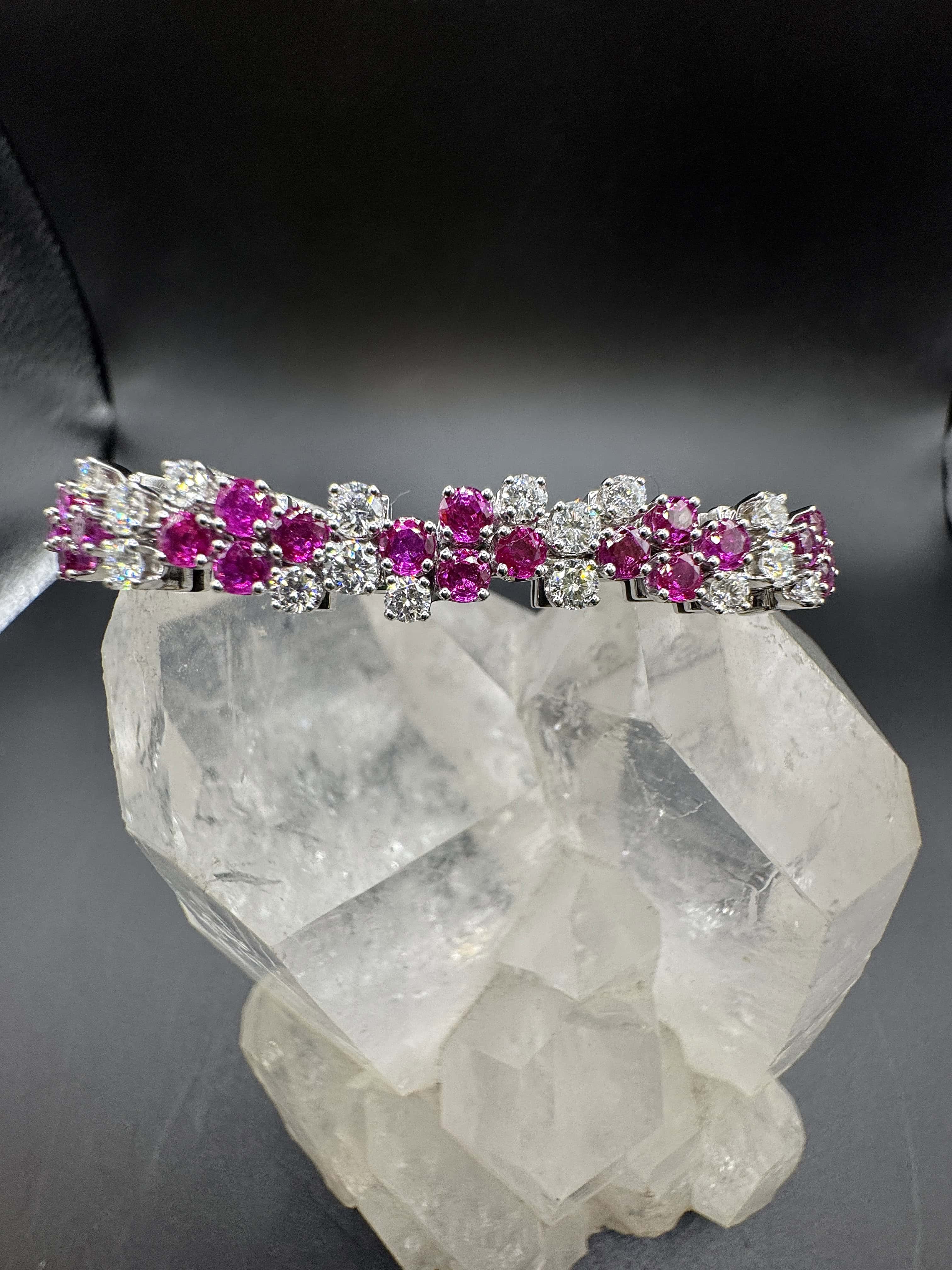 Hochwertiges Armband in 18 Karat Weißgold mit Rubinen & Brillanten