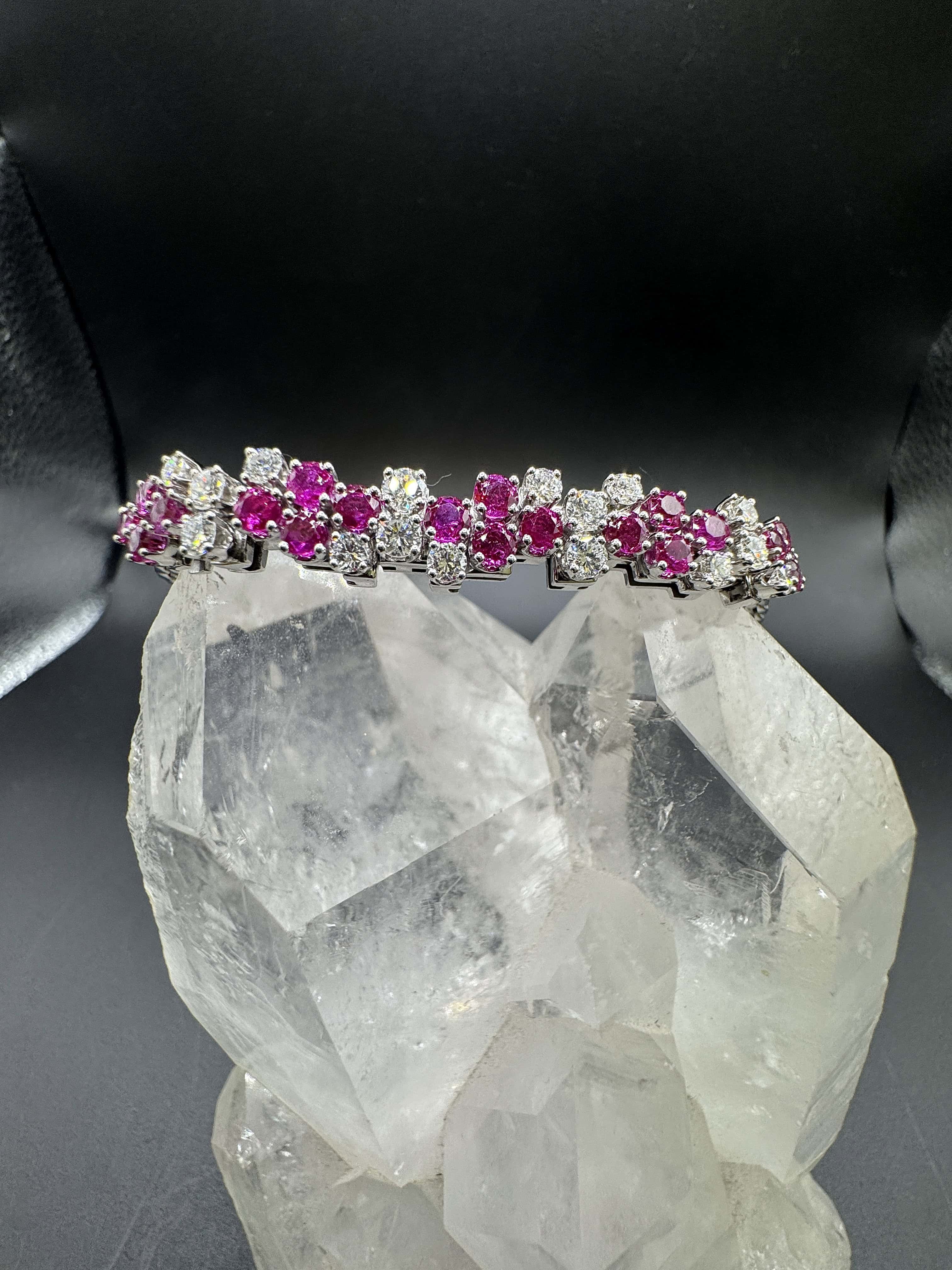 Hochwertiges Armband in 18 Karat Weißgold mit Rubinen & Brillanten