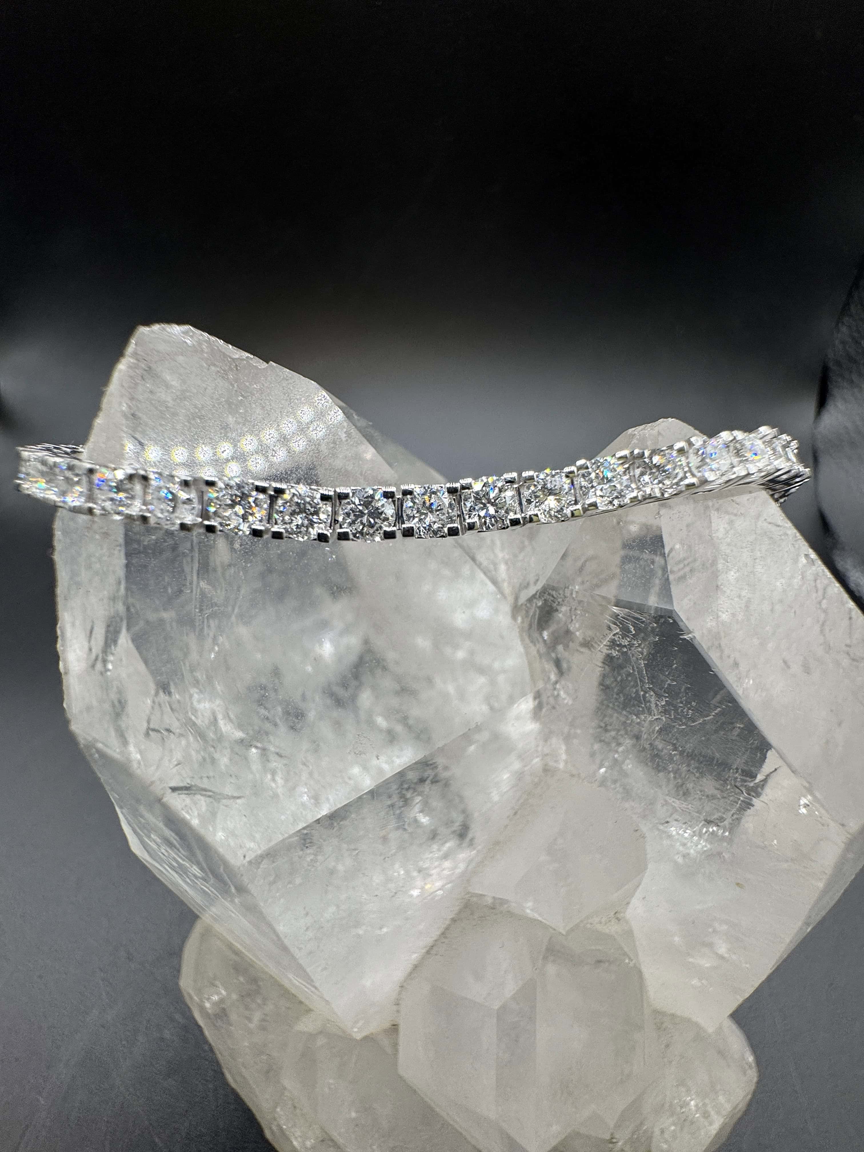 Edles Tennisarmband in 900er Platin mit 5 Karat feinen Brillanten