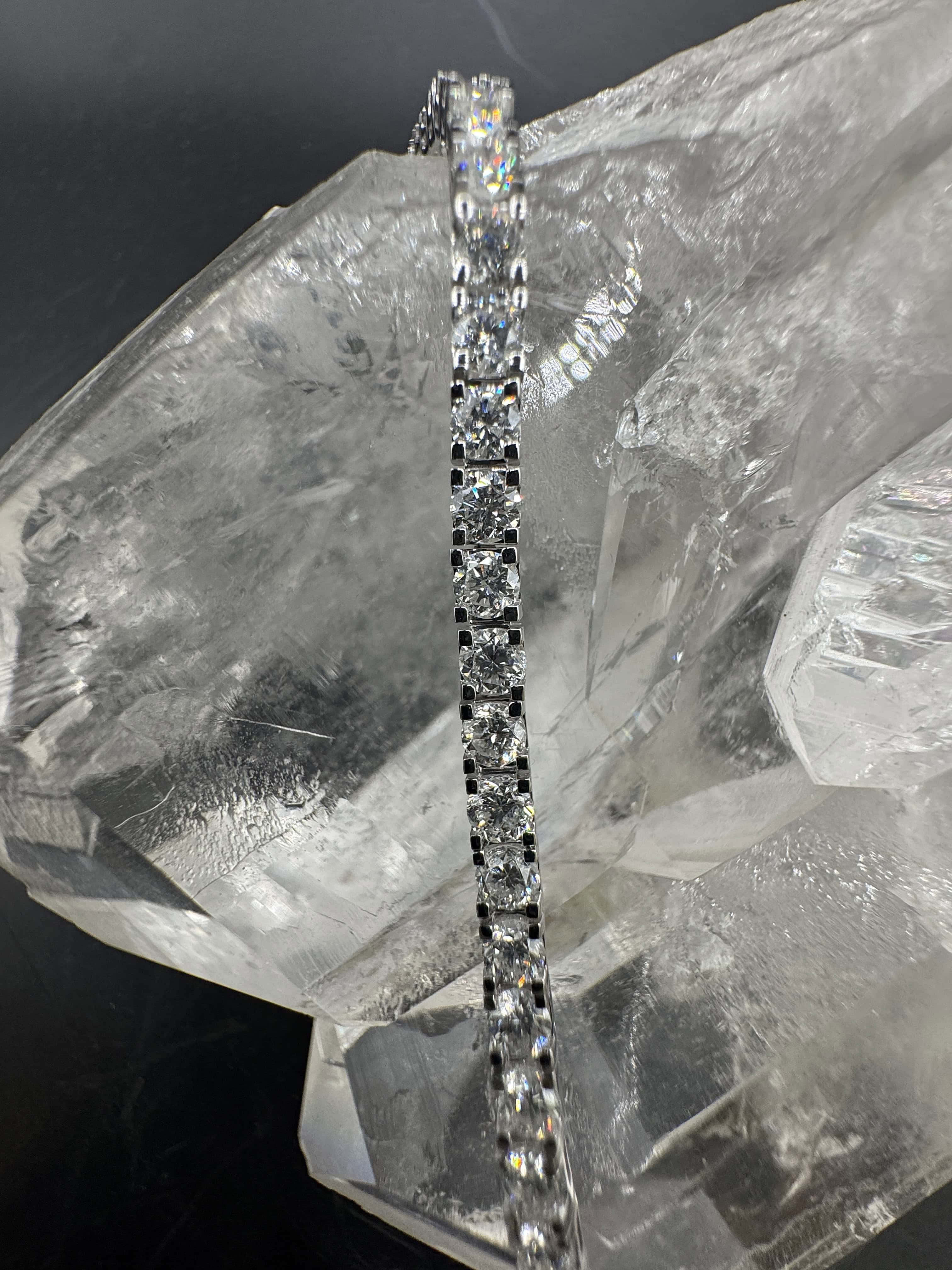 Edles Tennisarmband in 900er Platin mit 5 Karat feinen Brillanten