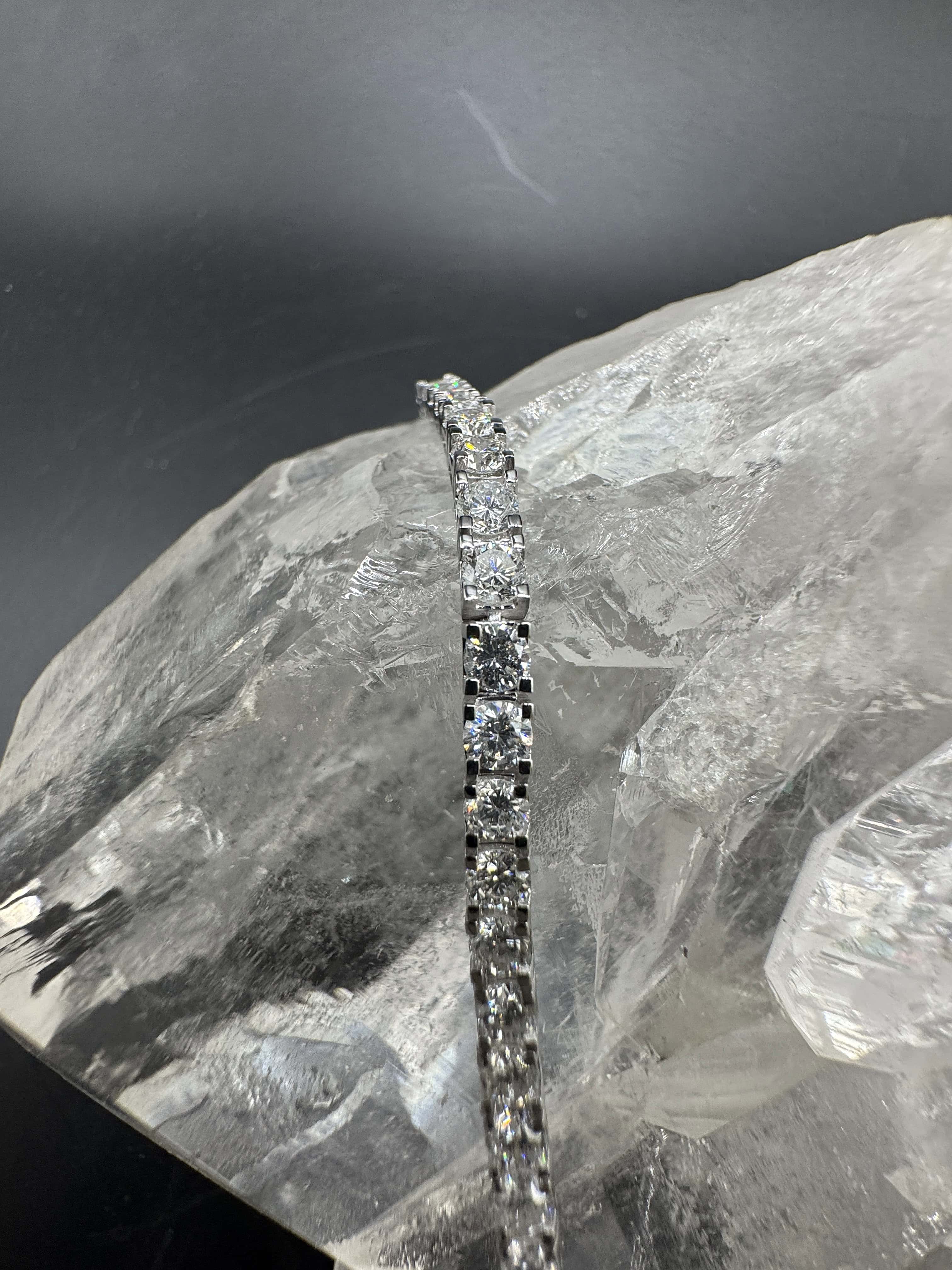 Edles Tennisarmband in 900er Platin mit 5 Karat feinen Brillanten