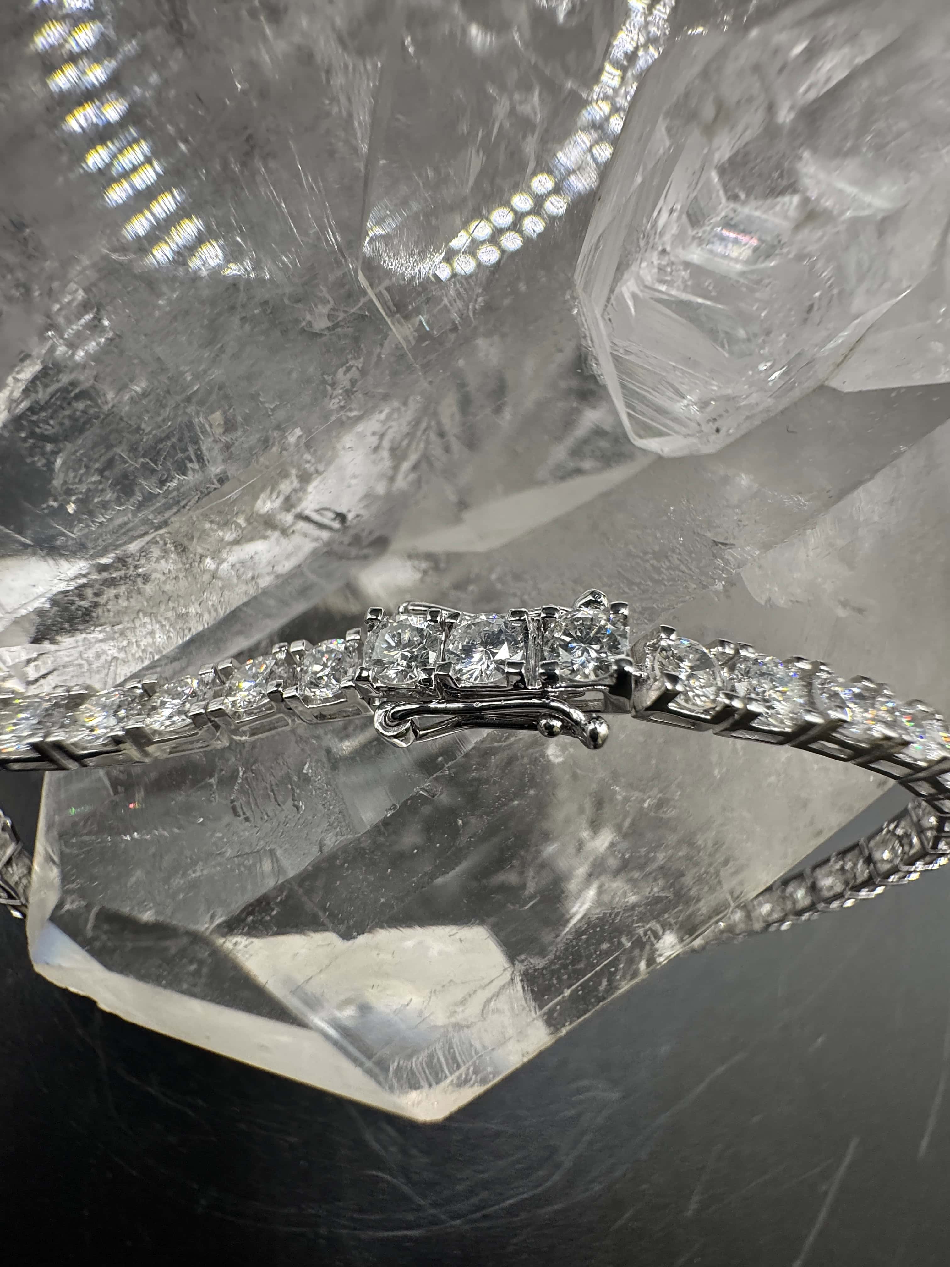 Edles Tennisarmband in 900er Platin mit 5 Karat feinen Brillanten