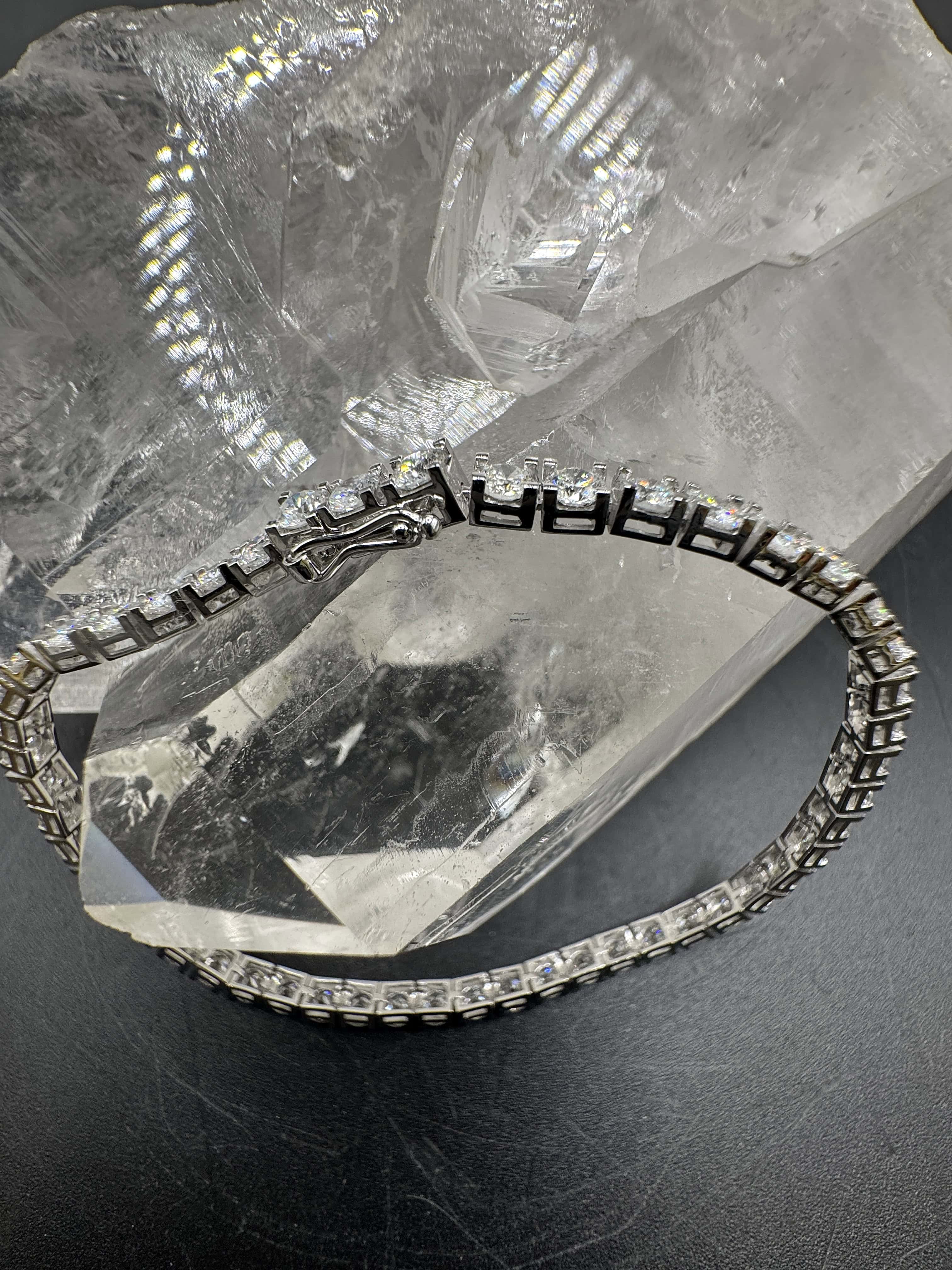 Edles Tennisarmband in 900er Platin mit 5 Karat feinen Brillanten